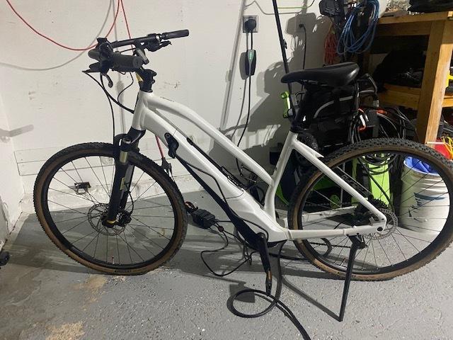 2019 Specialized Vado White