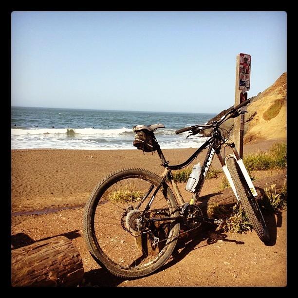 2011 Jamis Exile  Black