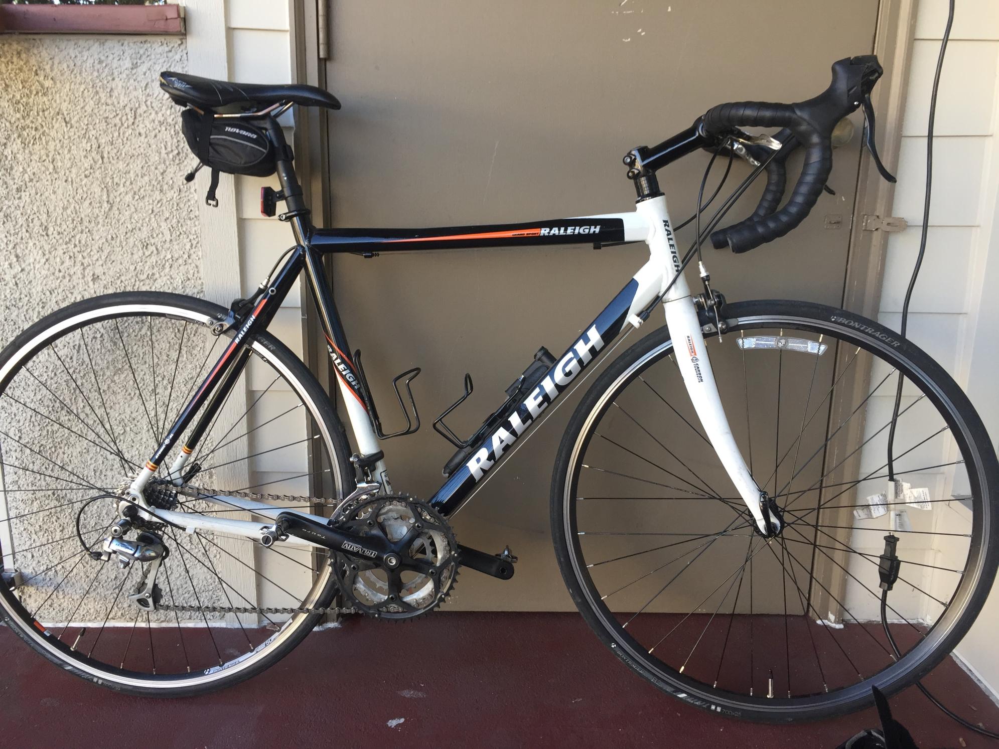 2017 Raleigh Grand Sport Black and White