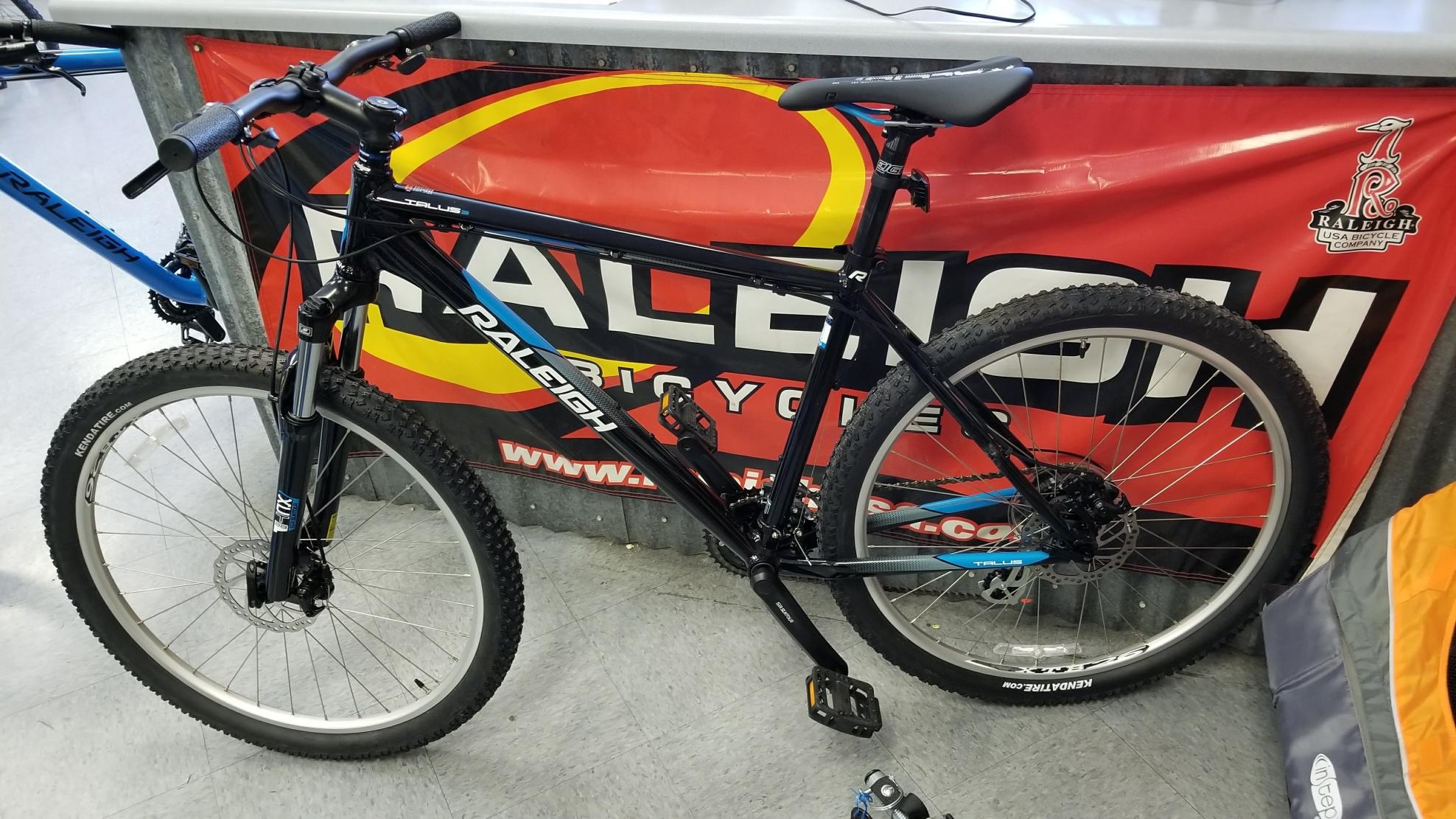 Raleigh SR Suntour Black