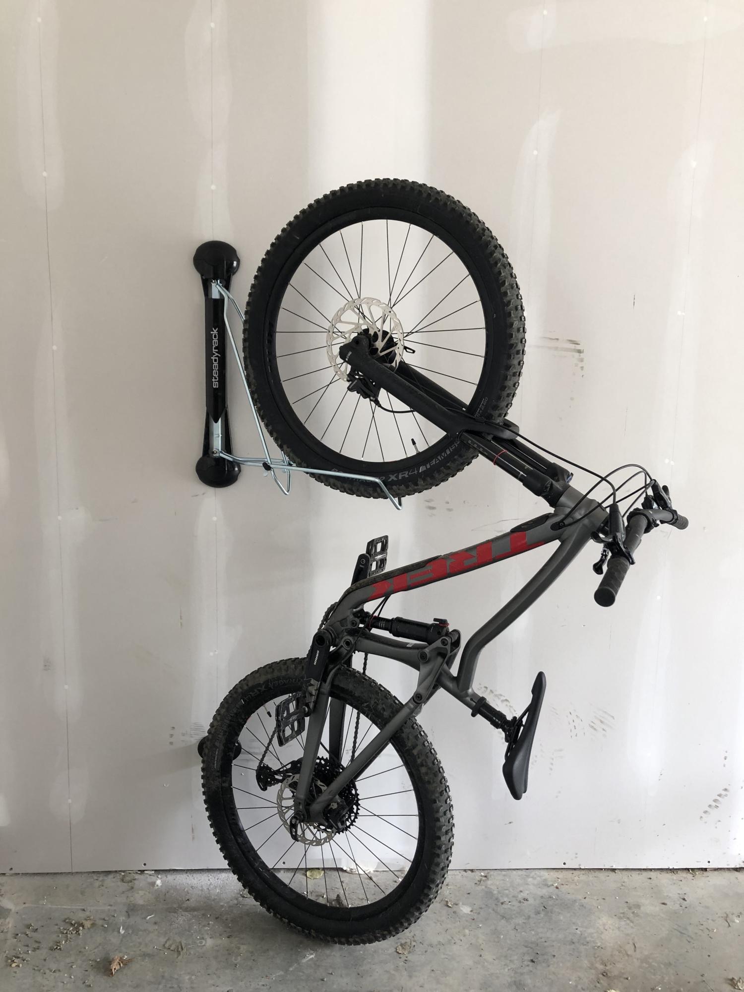 2019 Trek Remedy 7 15.5 Silver, gray or bare metal