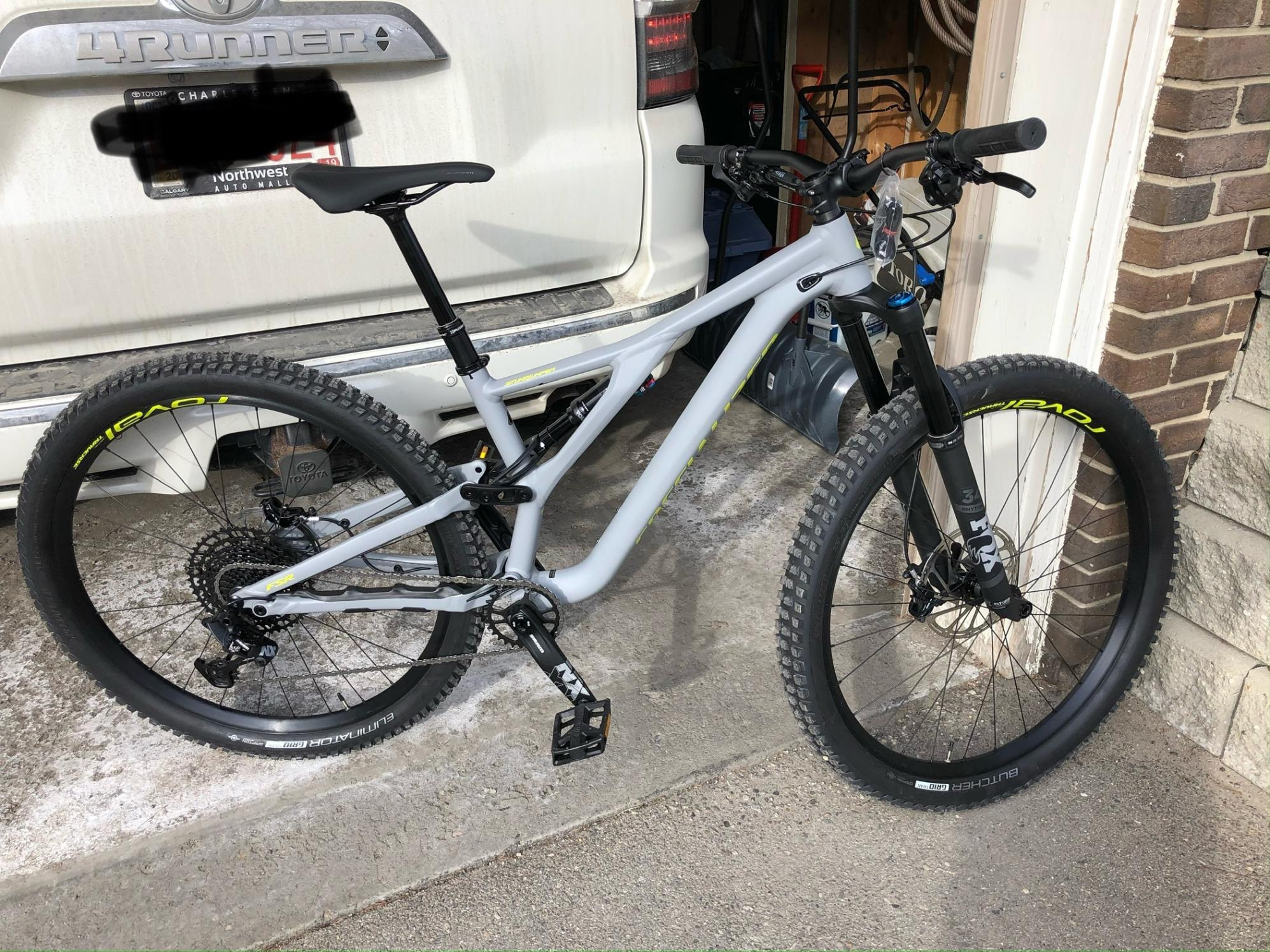 Specialized Silver, gray or bare metal