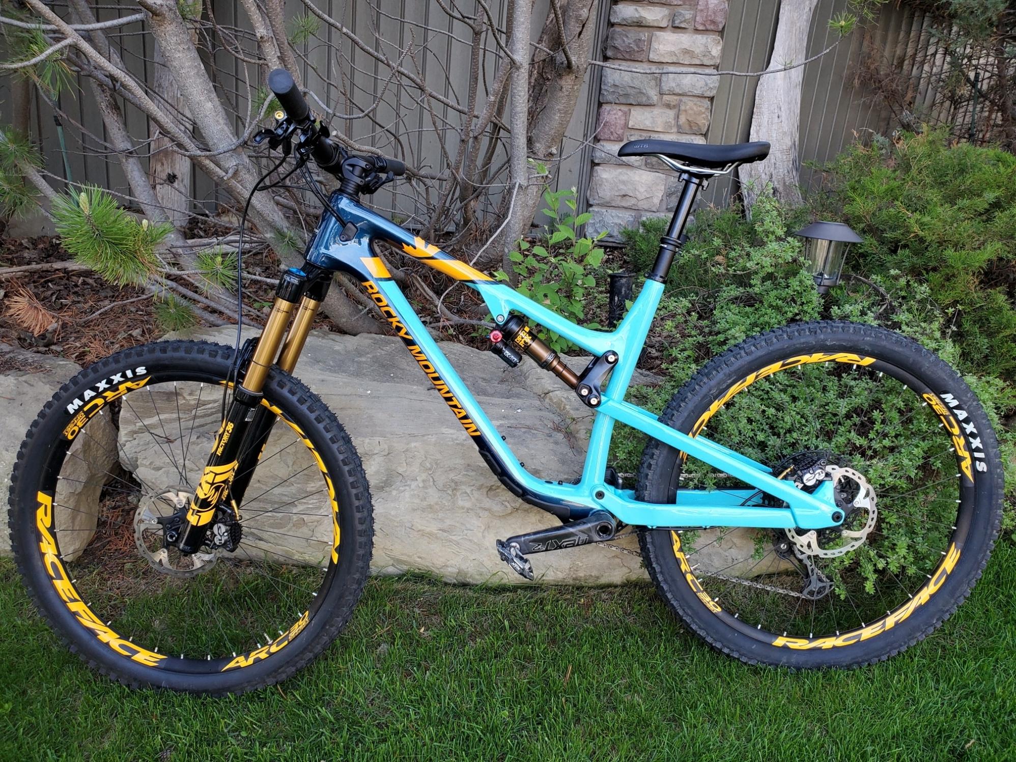 2019 Rocky Mountain Bicycles Altitude C90 Blue
