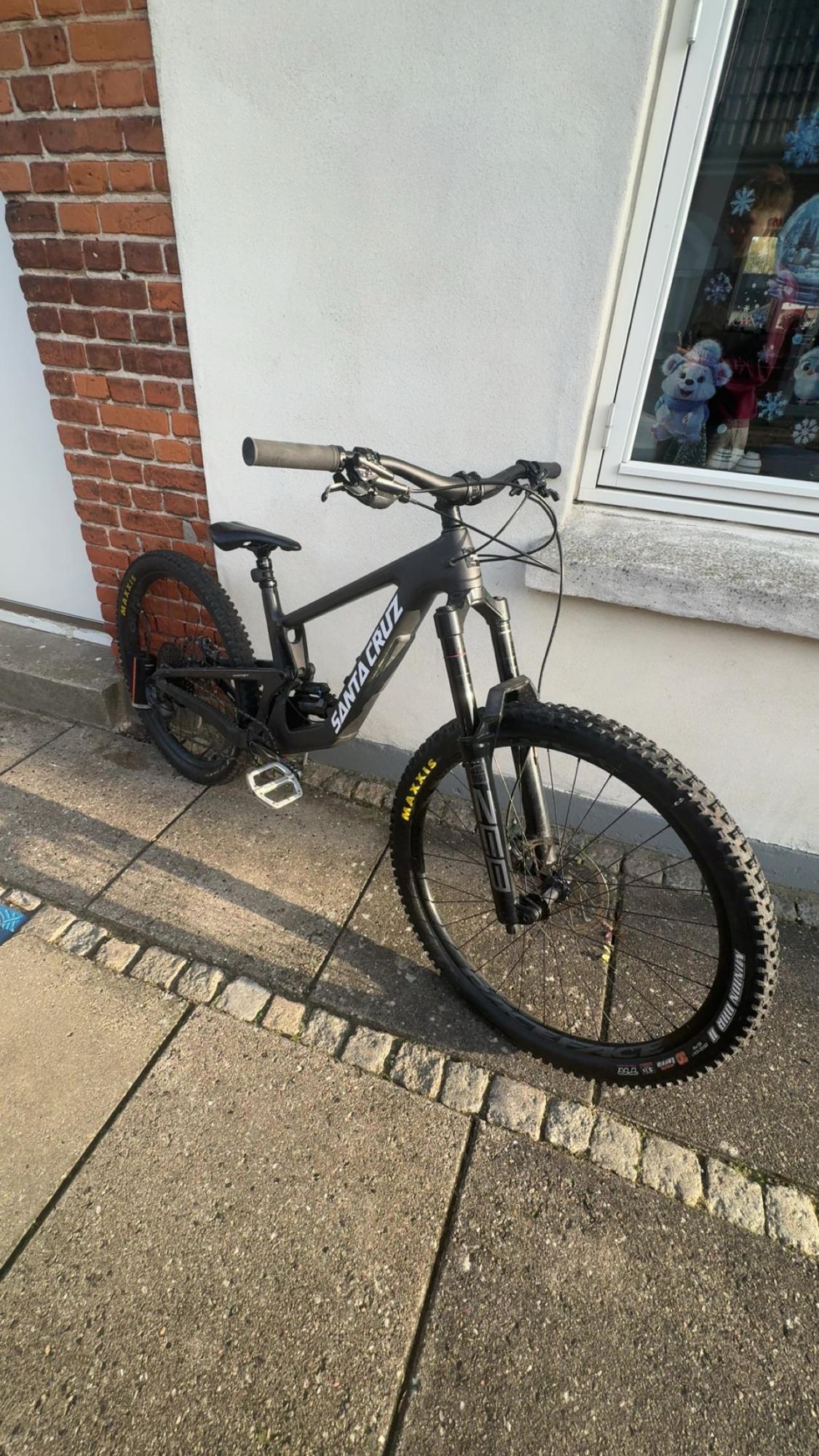 2024 Santa Cruz Nomad C6 Black