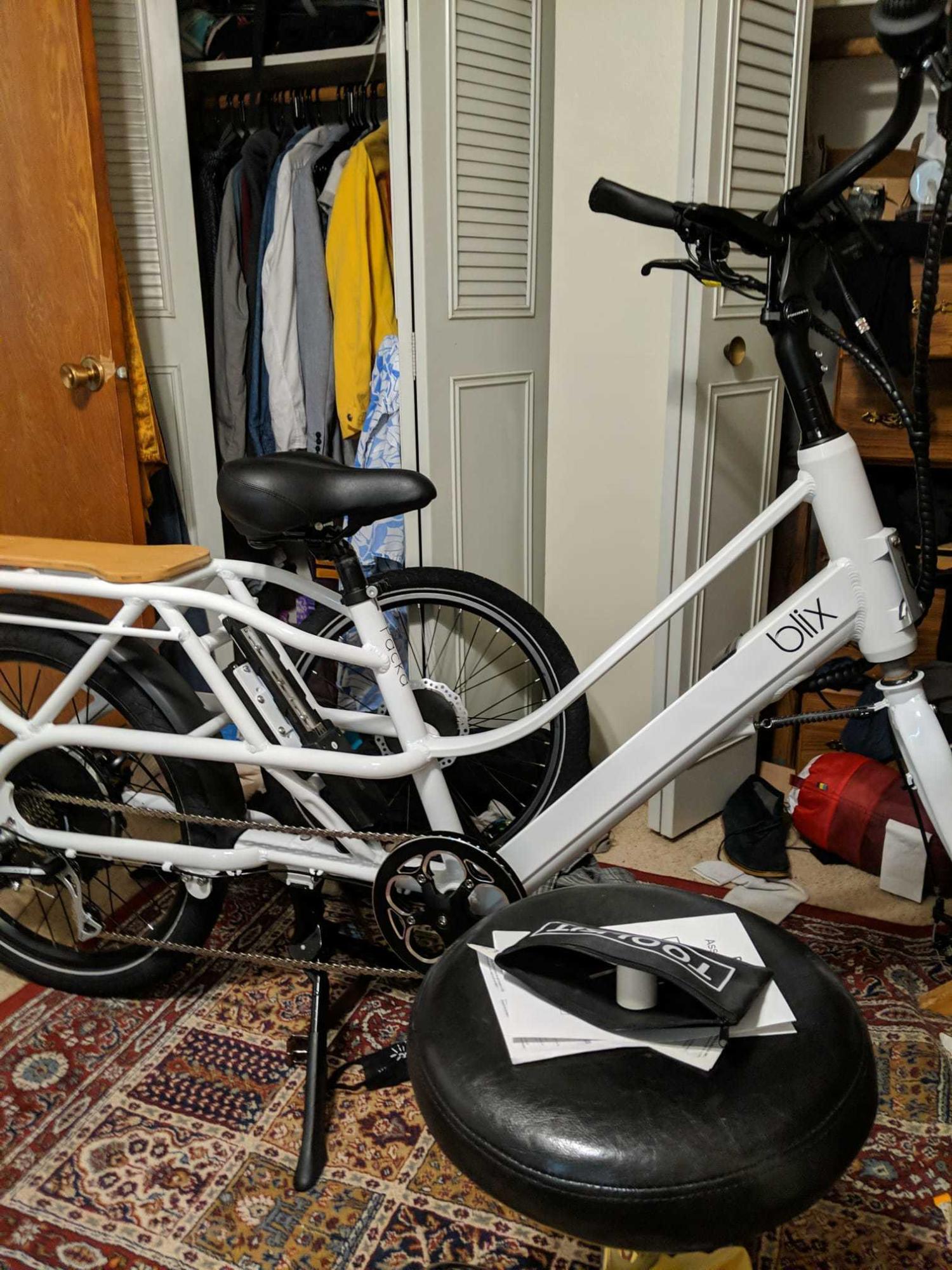 2019 Blix Cargo White and Black