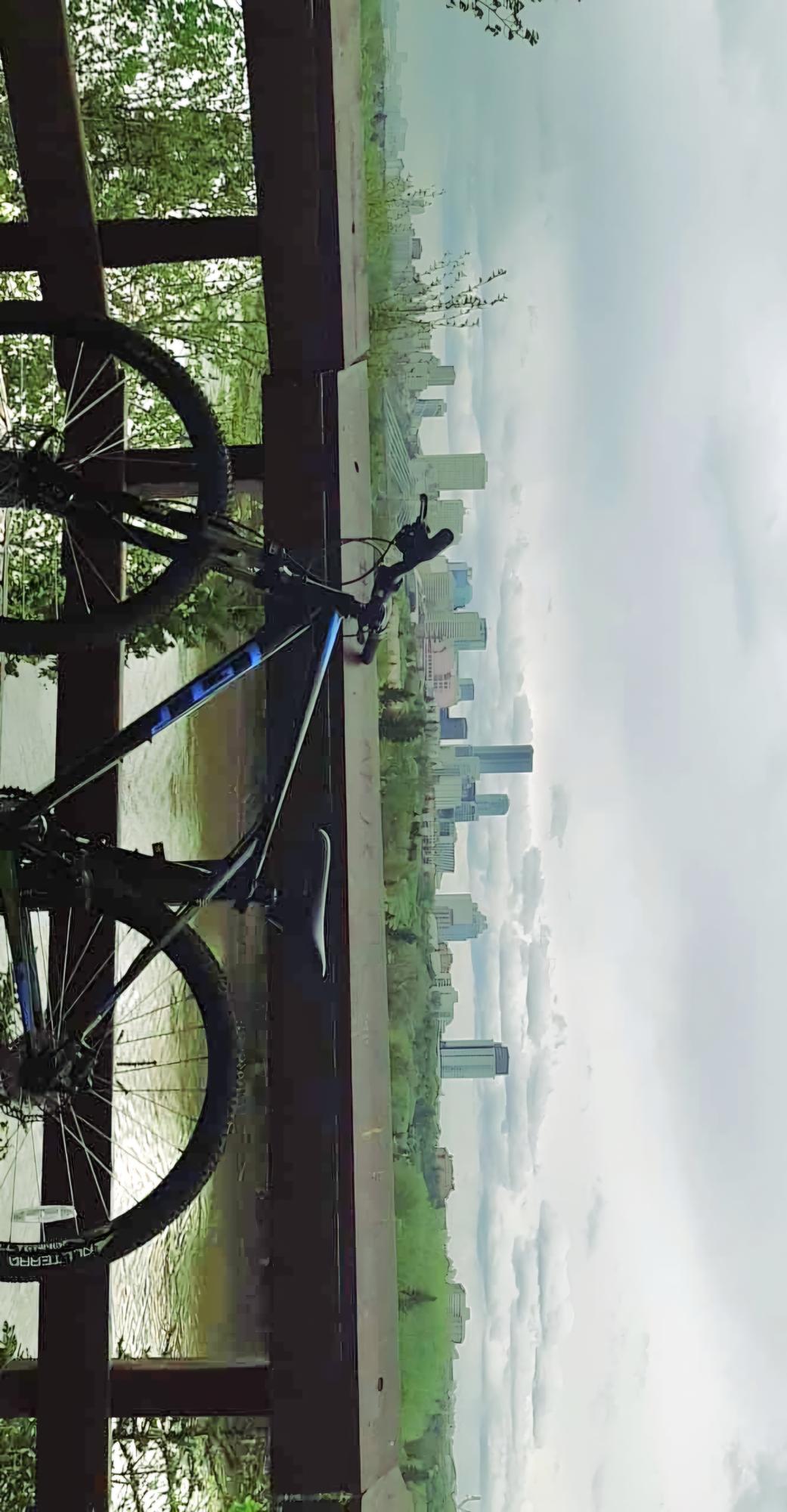 2016 GT Bicycles Karakoram sport Black and Blue