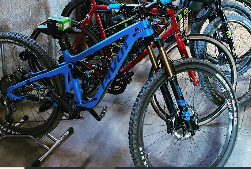2020 Pivot Switchblade 29 Pro Blue