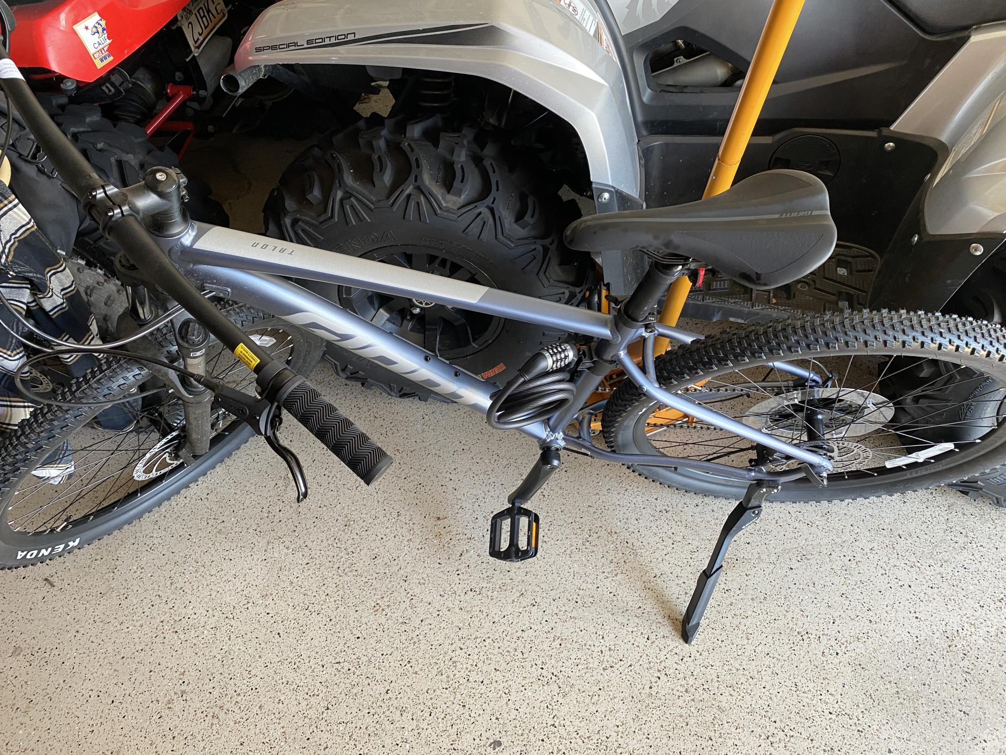 2022 Giant Talon Silver, gray or bare metal