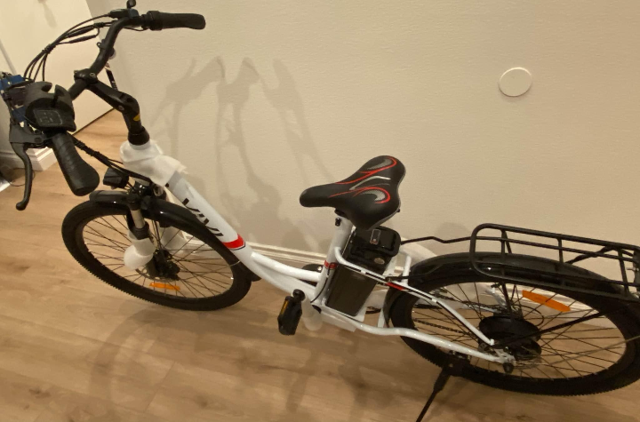 2019 Vivi C26 White, Black, and Red