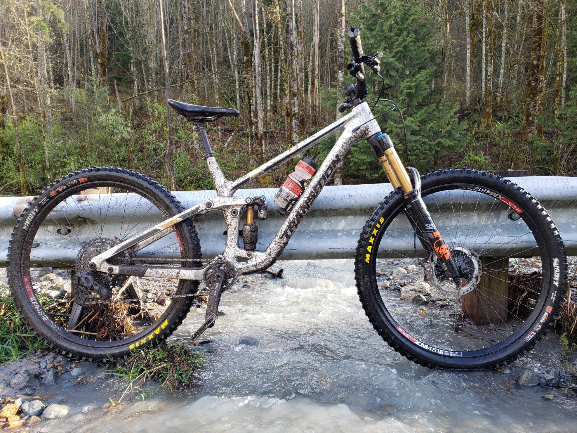 2021 Transition Bikes Spire Silver, gray or bare metal