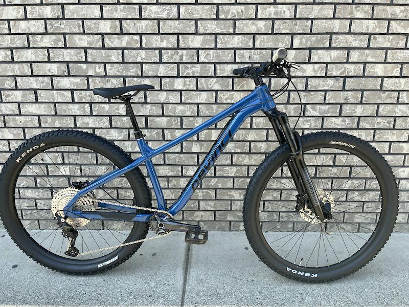 2022 Devinci Kobain Blue