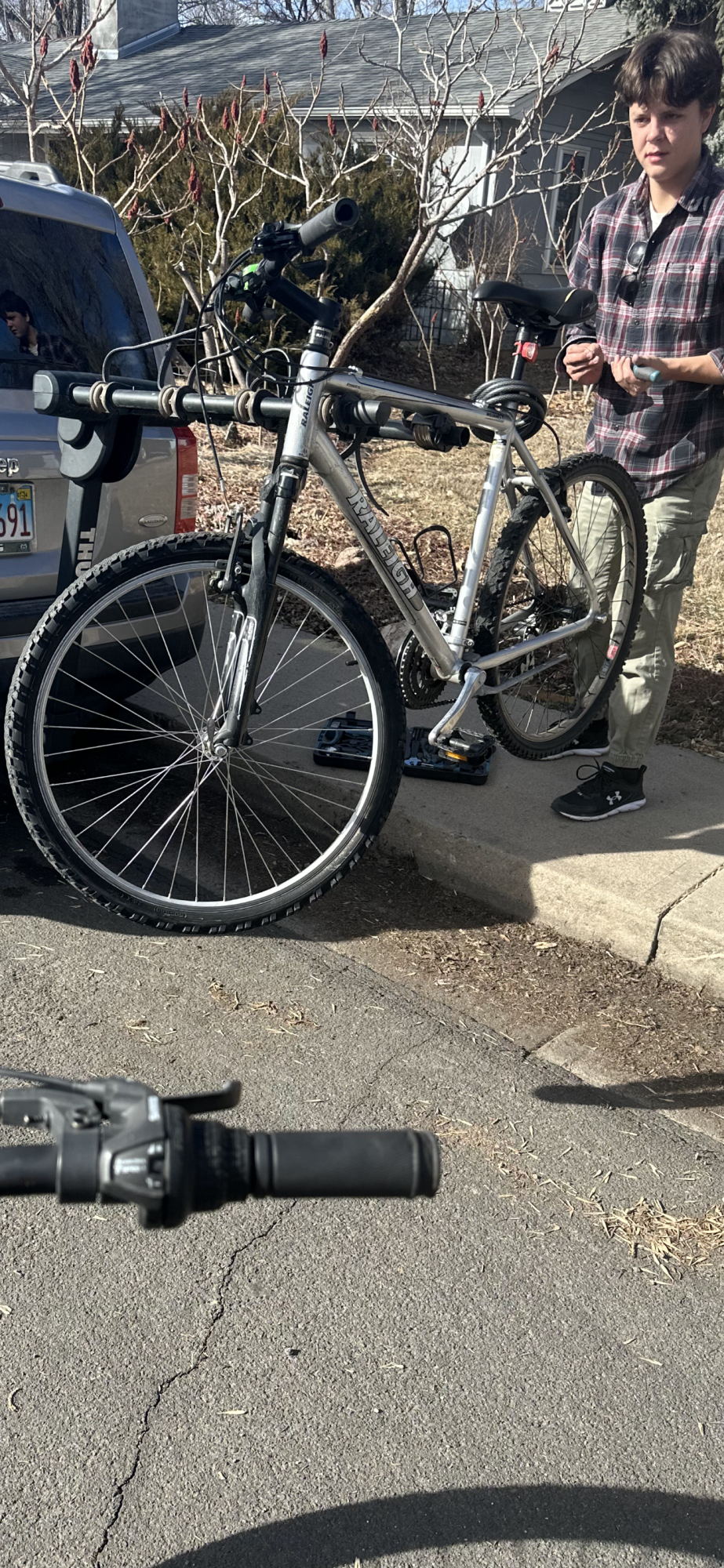 2009 Raleigh Silver, gray or bare metal