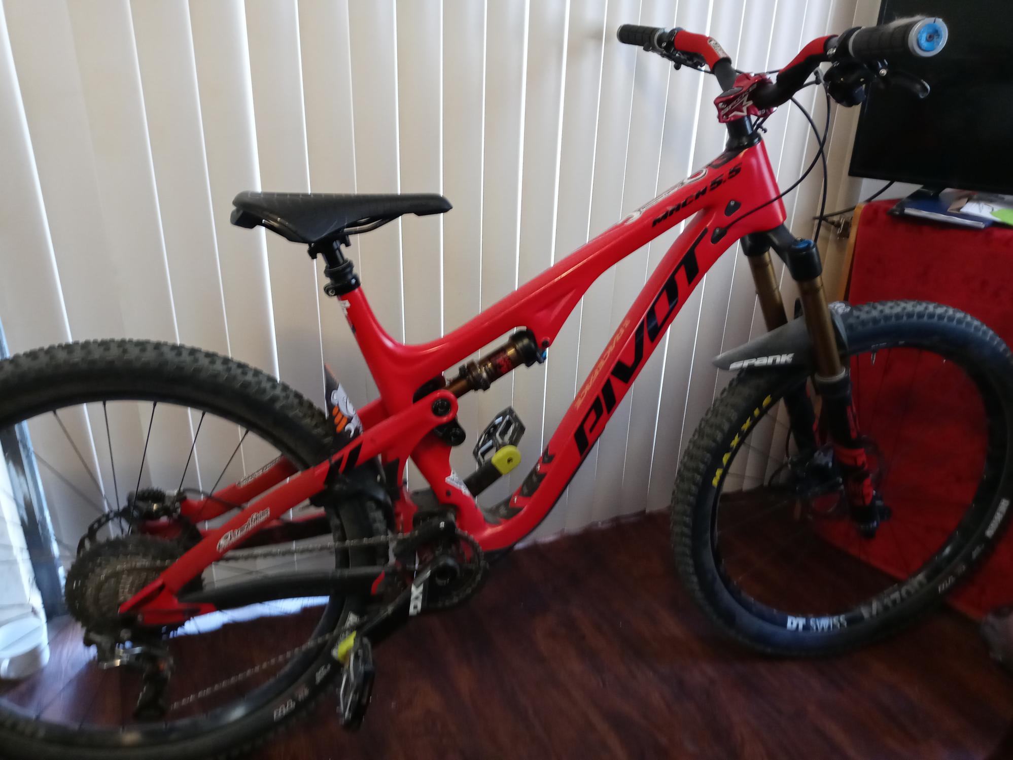 2020 Pivot Mach 5.5 Red