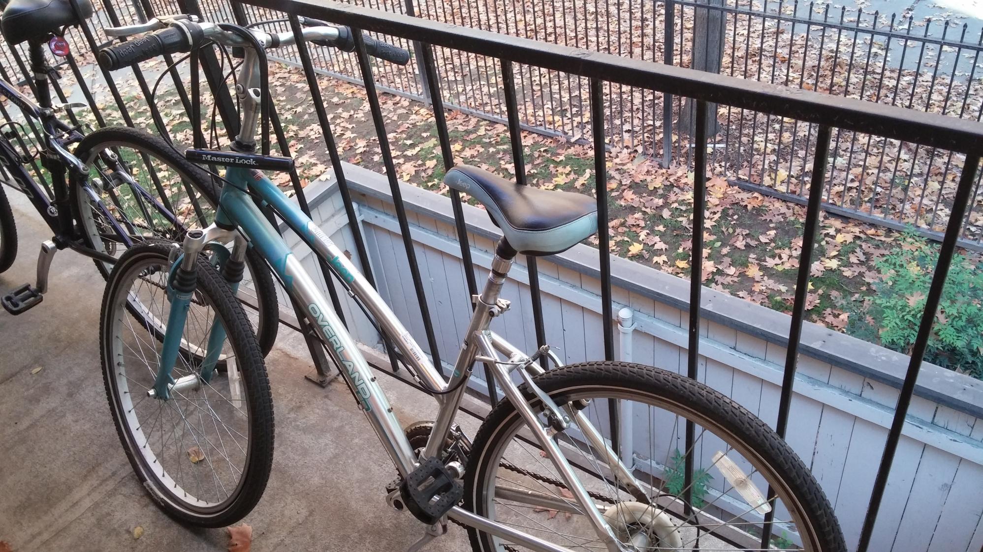 Jeep Overland SE Silver or Gray and Teal