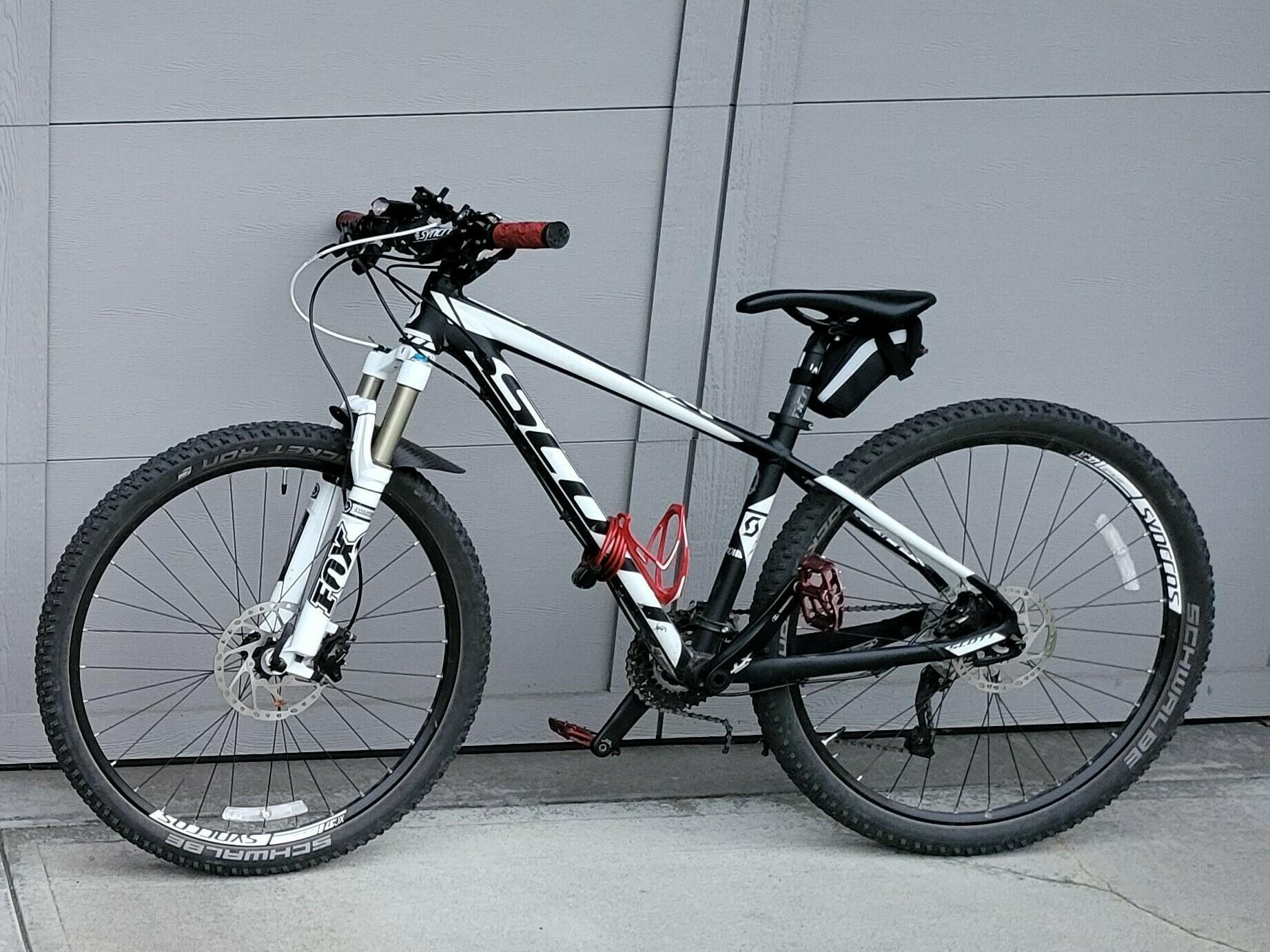 2016 SCOTT Scale Black, White, and Red