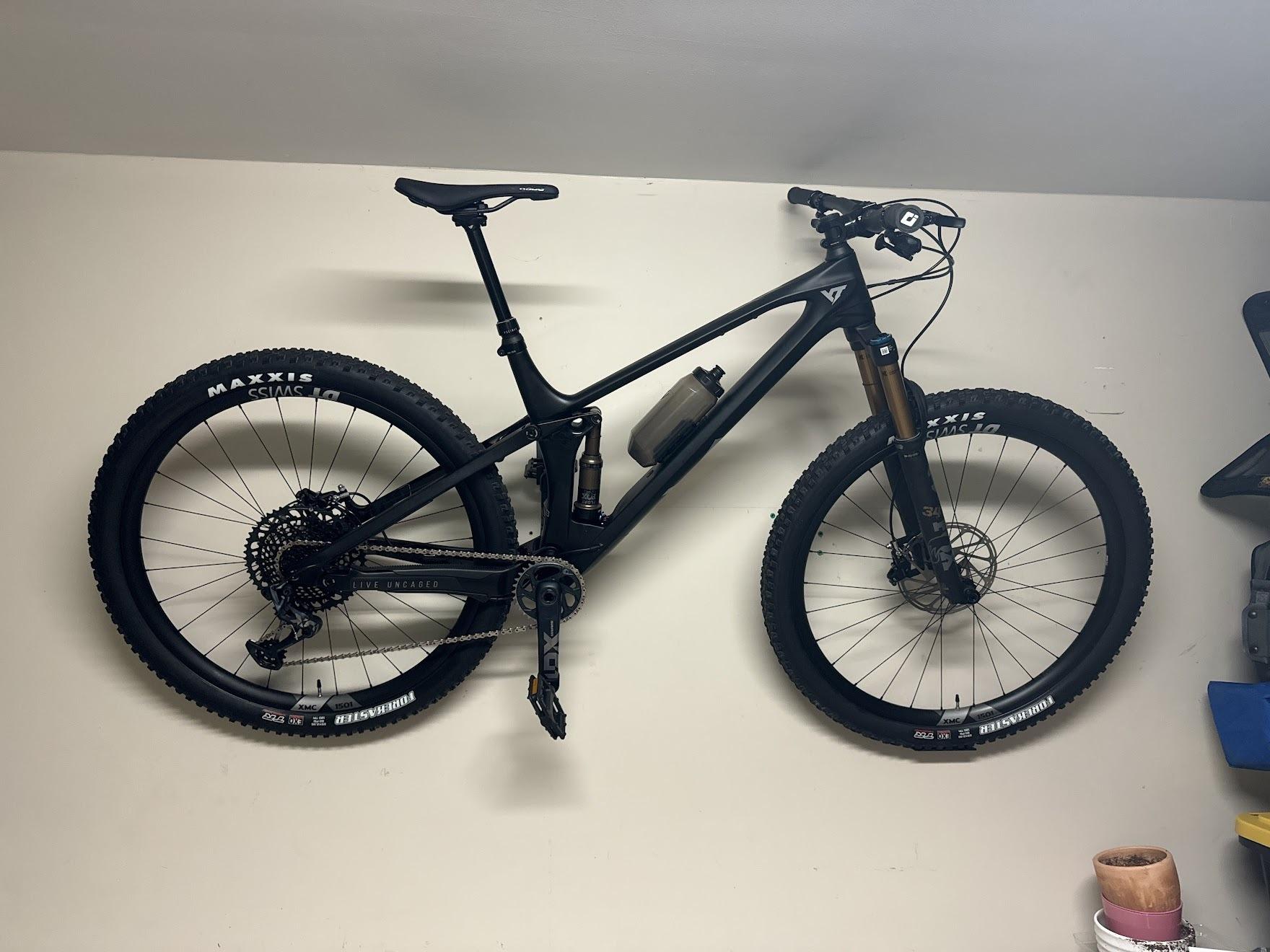 2023 YT Izzo Core 4 Black