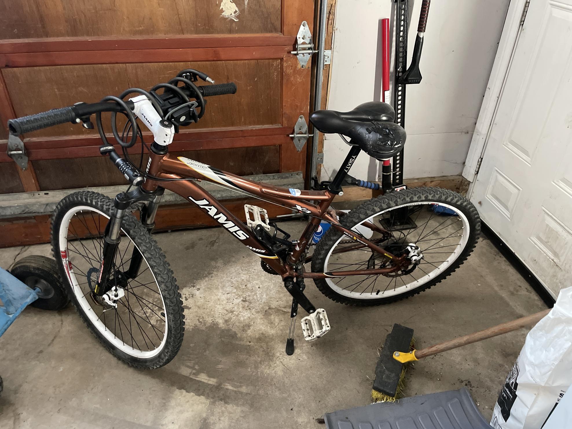 2012 Jamis Brown and White