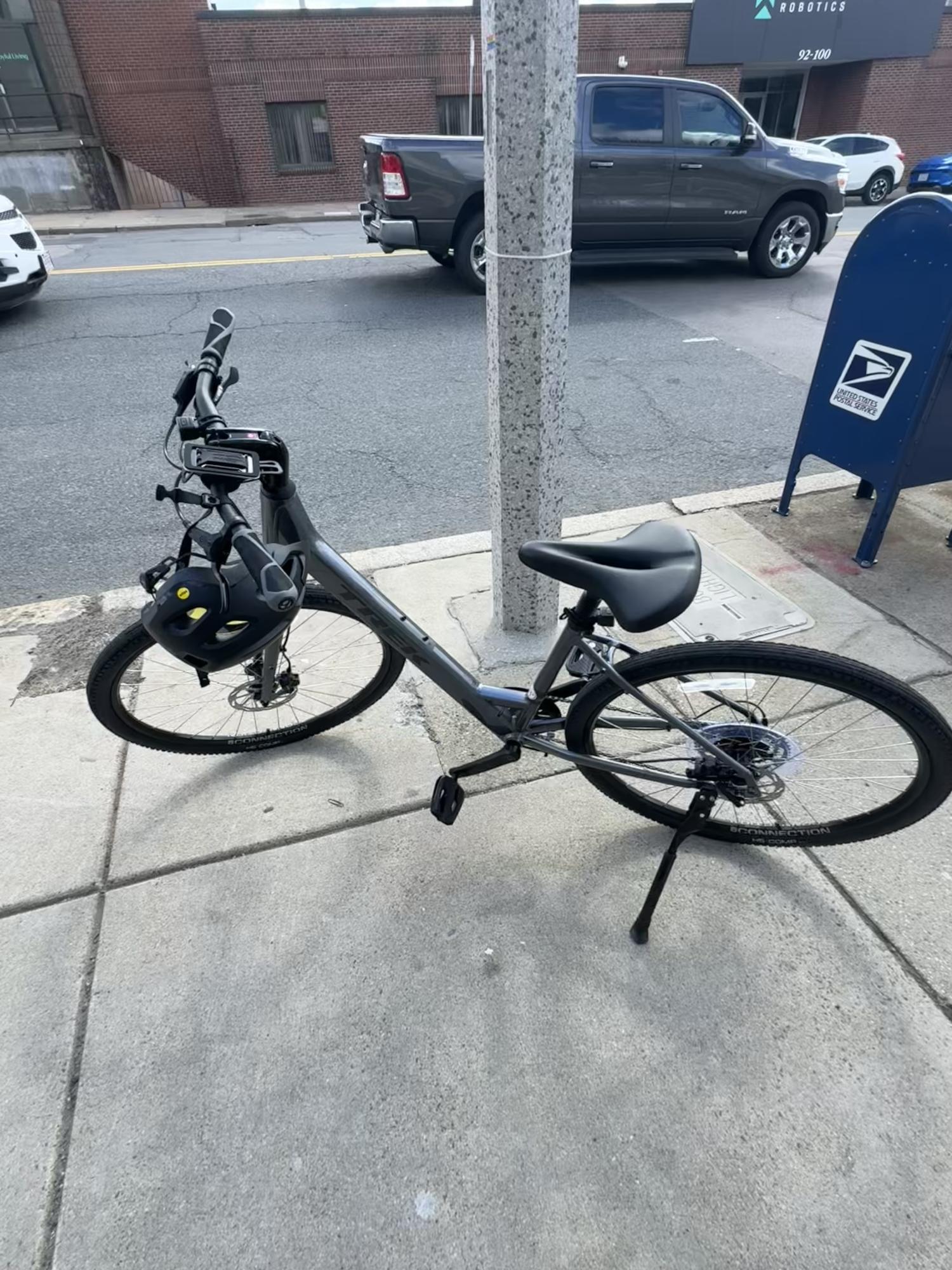 2025 Trek Trek Verve 2 Lowstep Gen 5 Silver, gray or bare metal