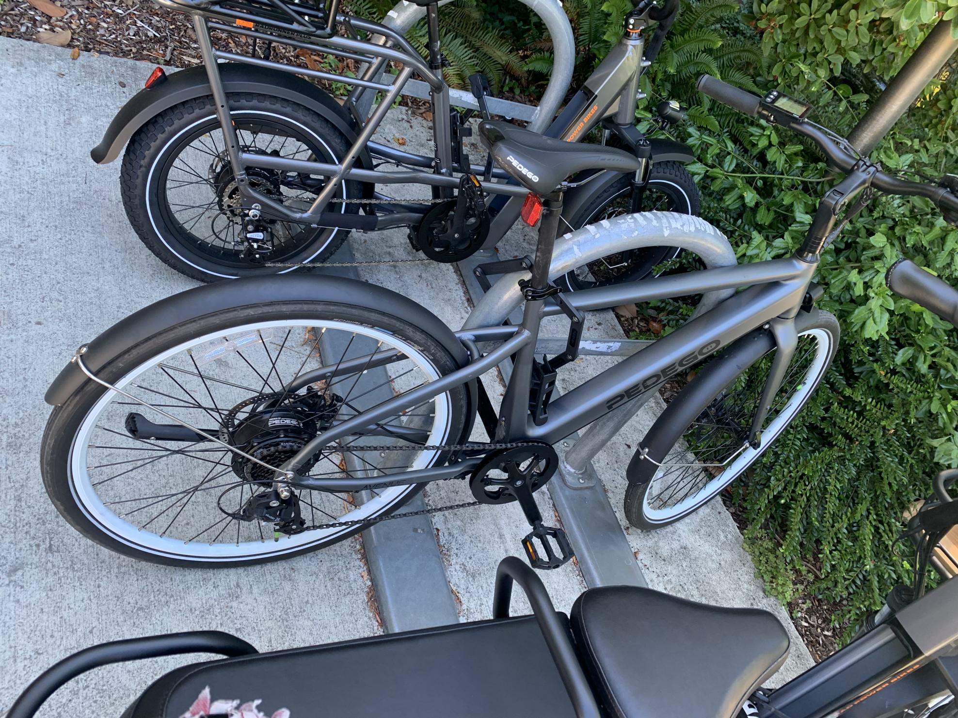 2023 Pedego Avenue Classic P500 Silver, gray or bare metal