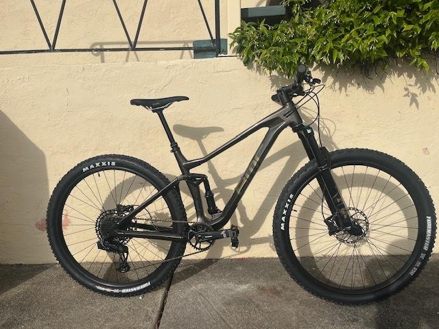 2022 BMC Speedfox One Black Frame Gold Label Black