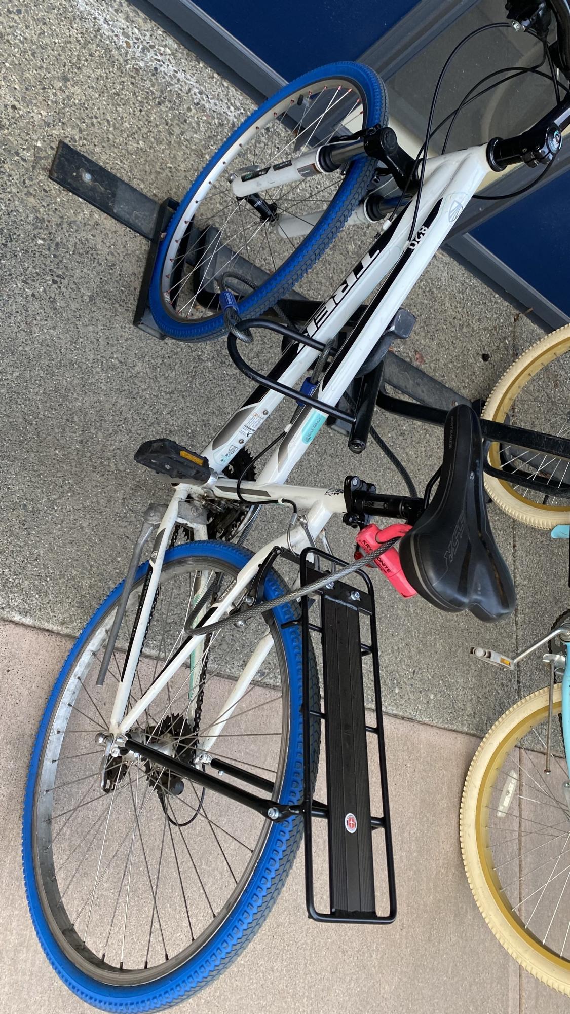 Trek Single Trek 820 White, Black, and Blue