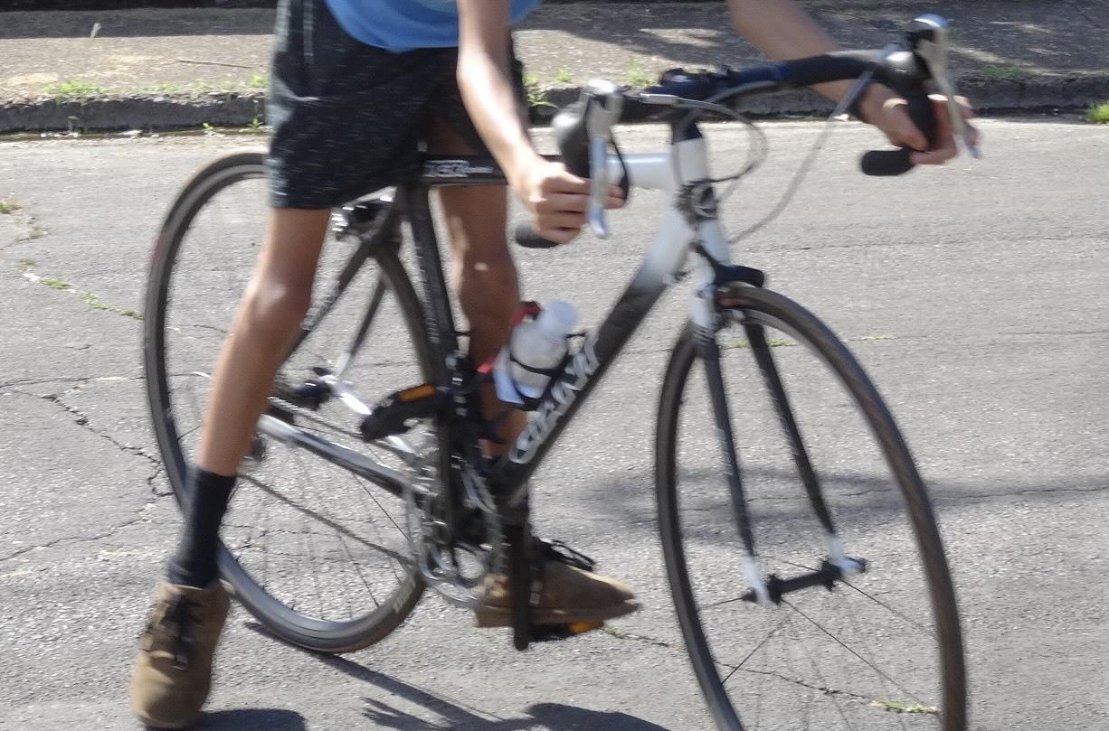 Giant TCR Limited White and Black