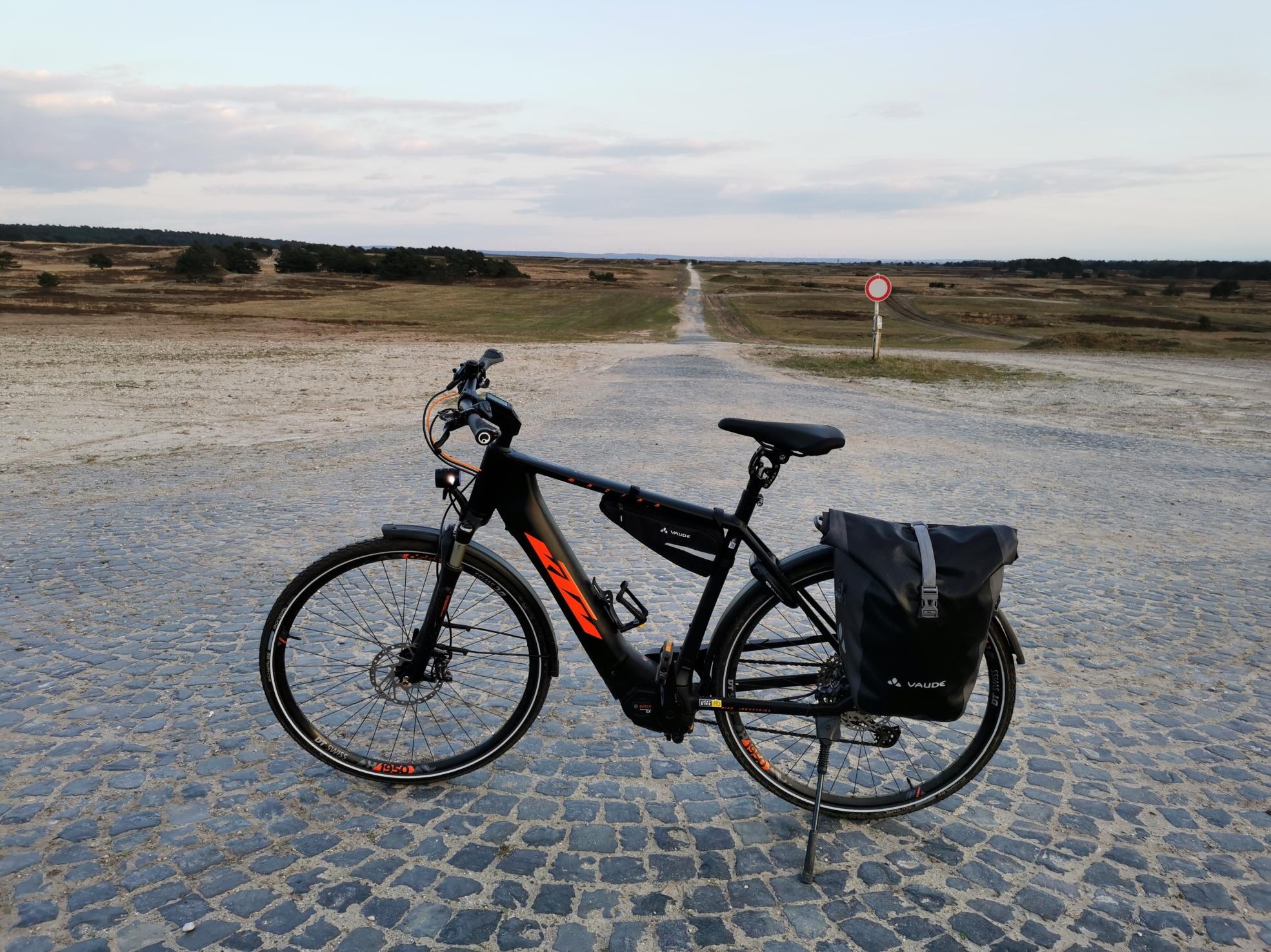 2021 KTM Macina Sport 610 Black and Orange
