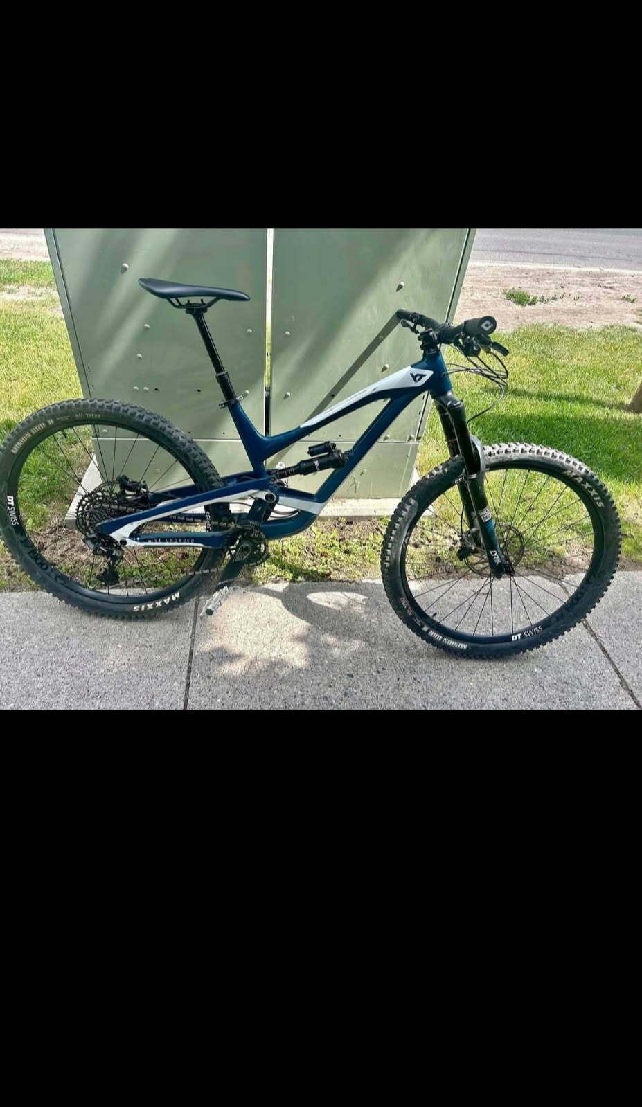 2019 YT YT Capra AL29 Large Blue and White