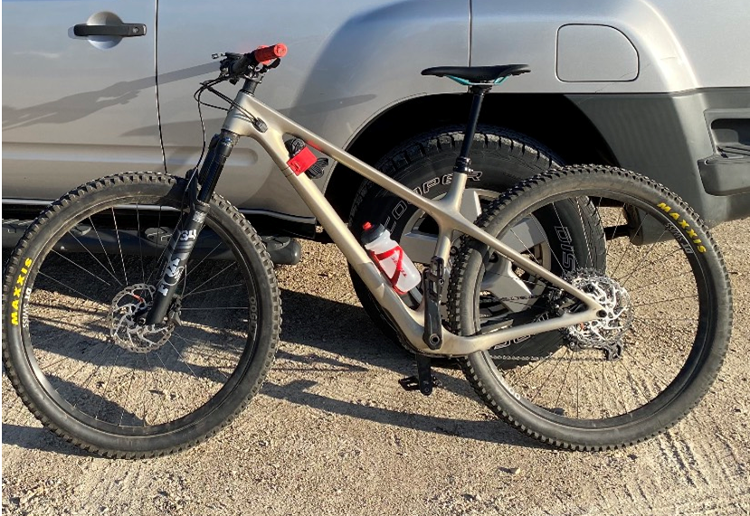 2022 Yeti Arc Silver, gray or bare metal