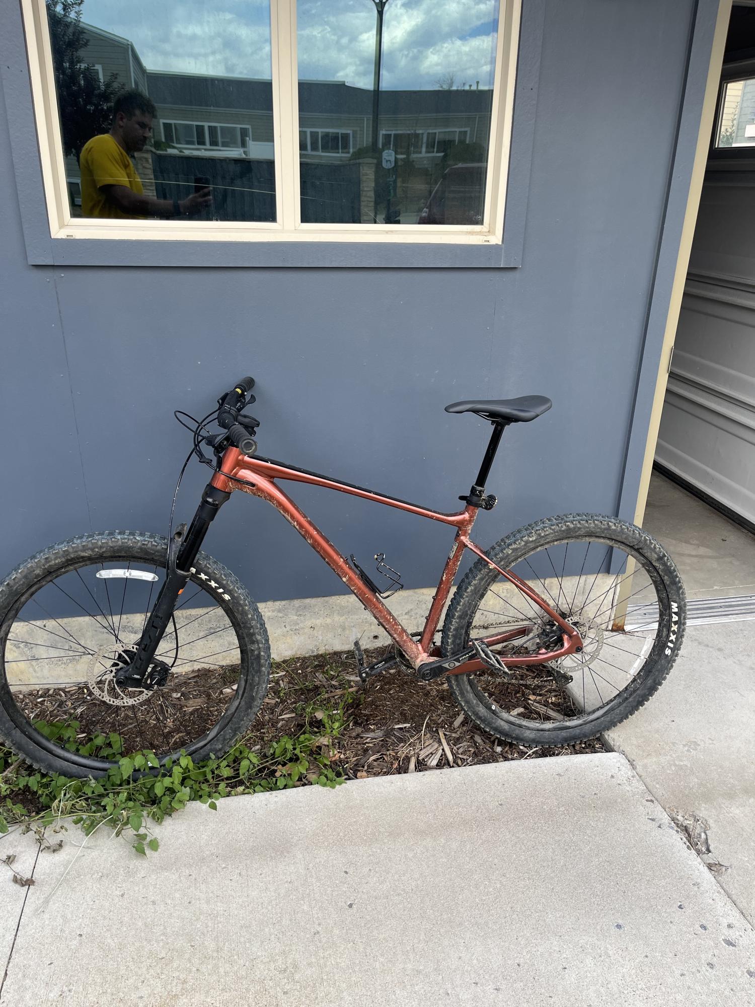 2022 Giant Fathom Orange