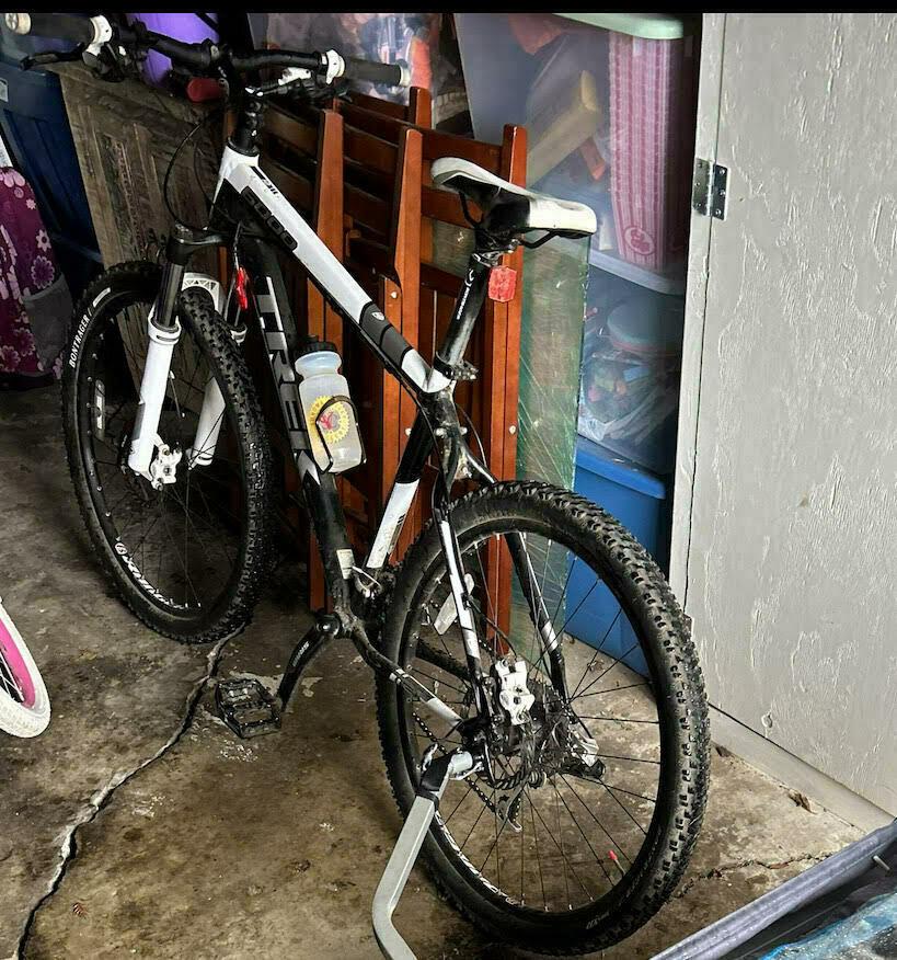 2010 Trek 6000 White and Black