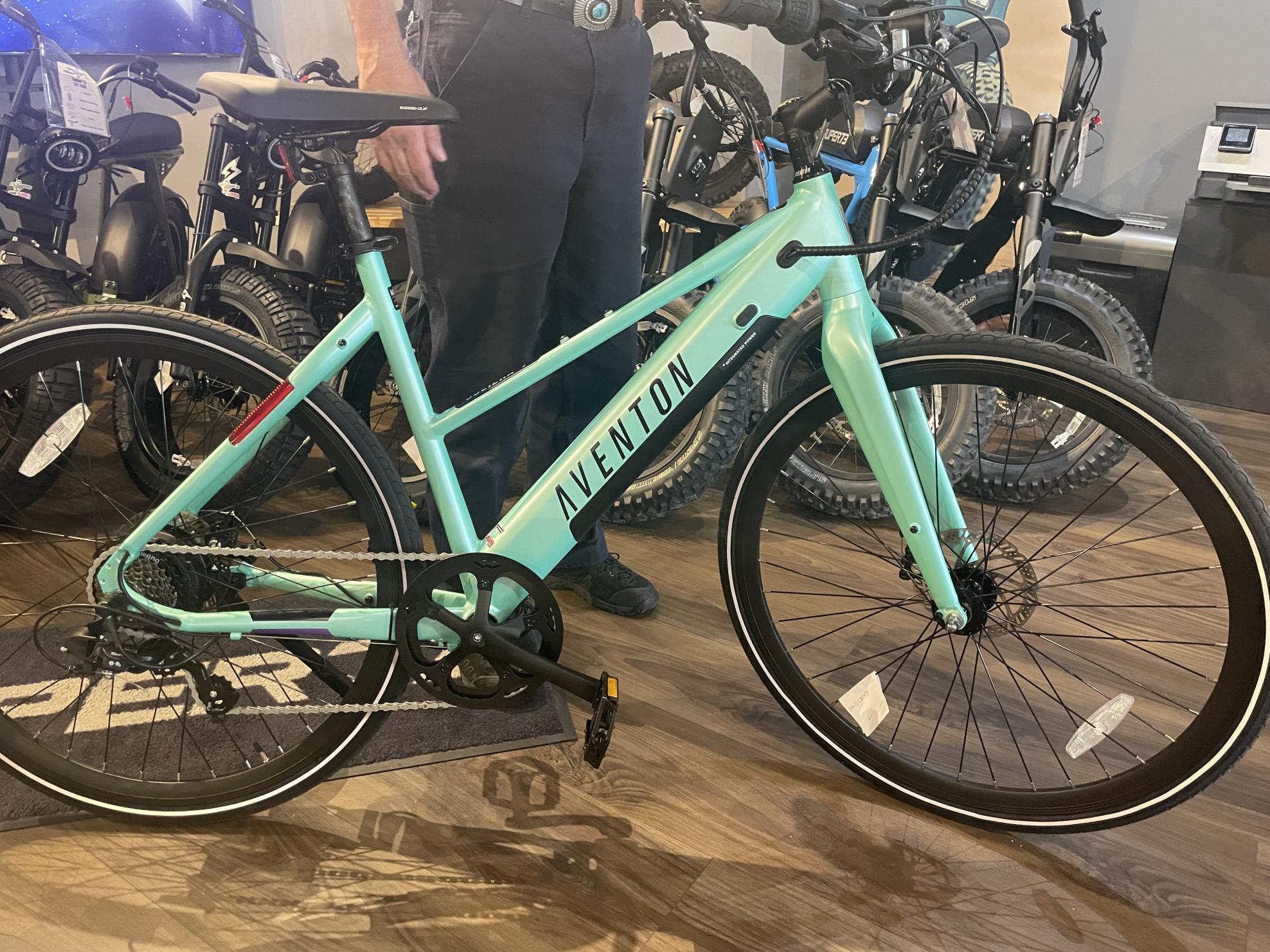 2022 Aventón Soltera Teal