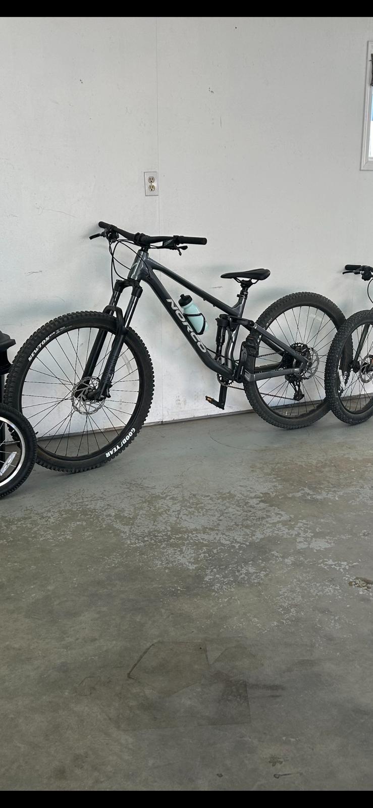 2024 Norco Bikes FS3 L Silver, gray or bare metal