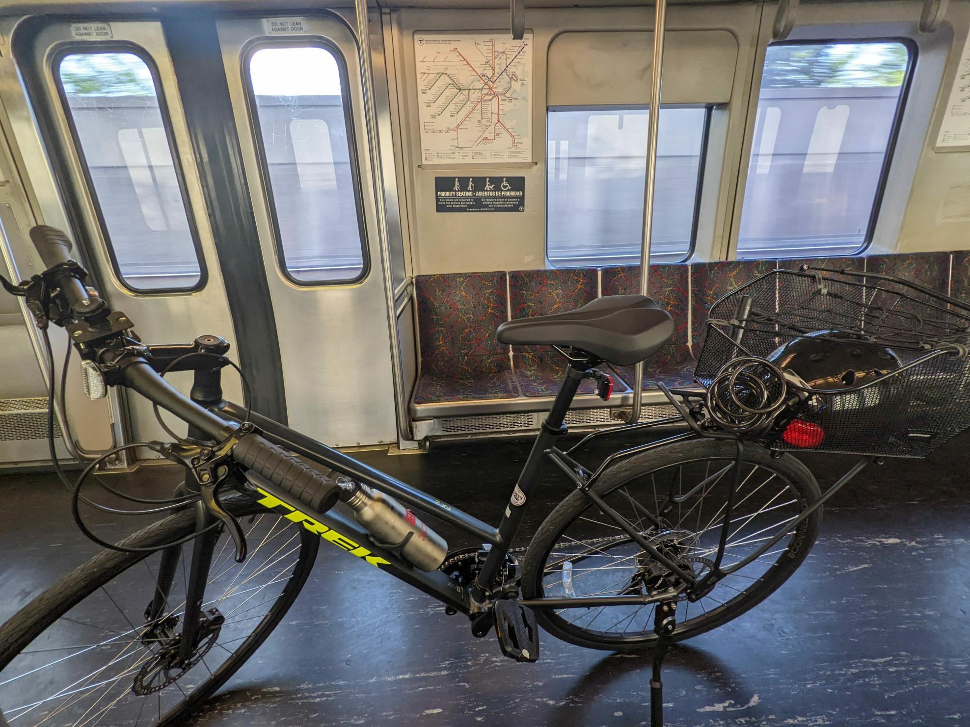 2022 Trek FX 2 DISC STAGGER L CH Black and Green