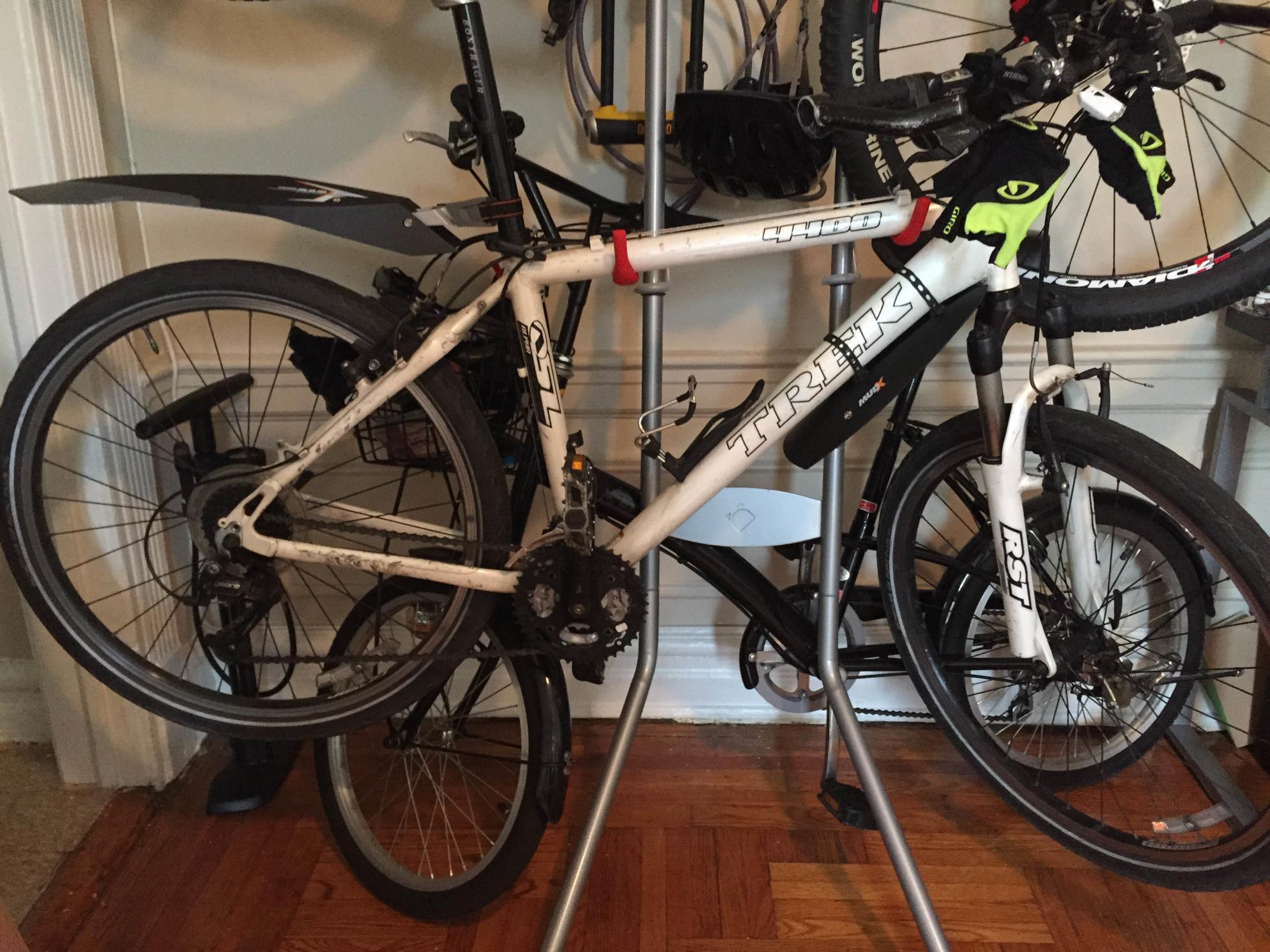 2009 Trek 4400 White