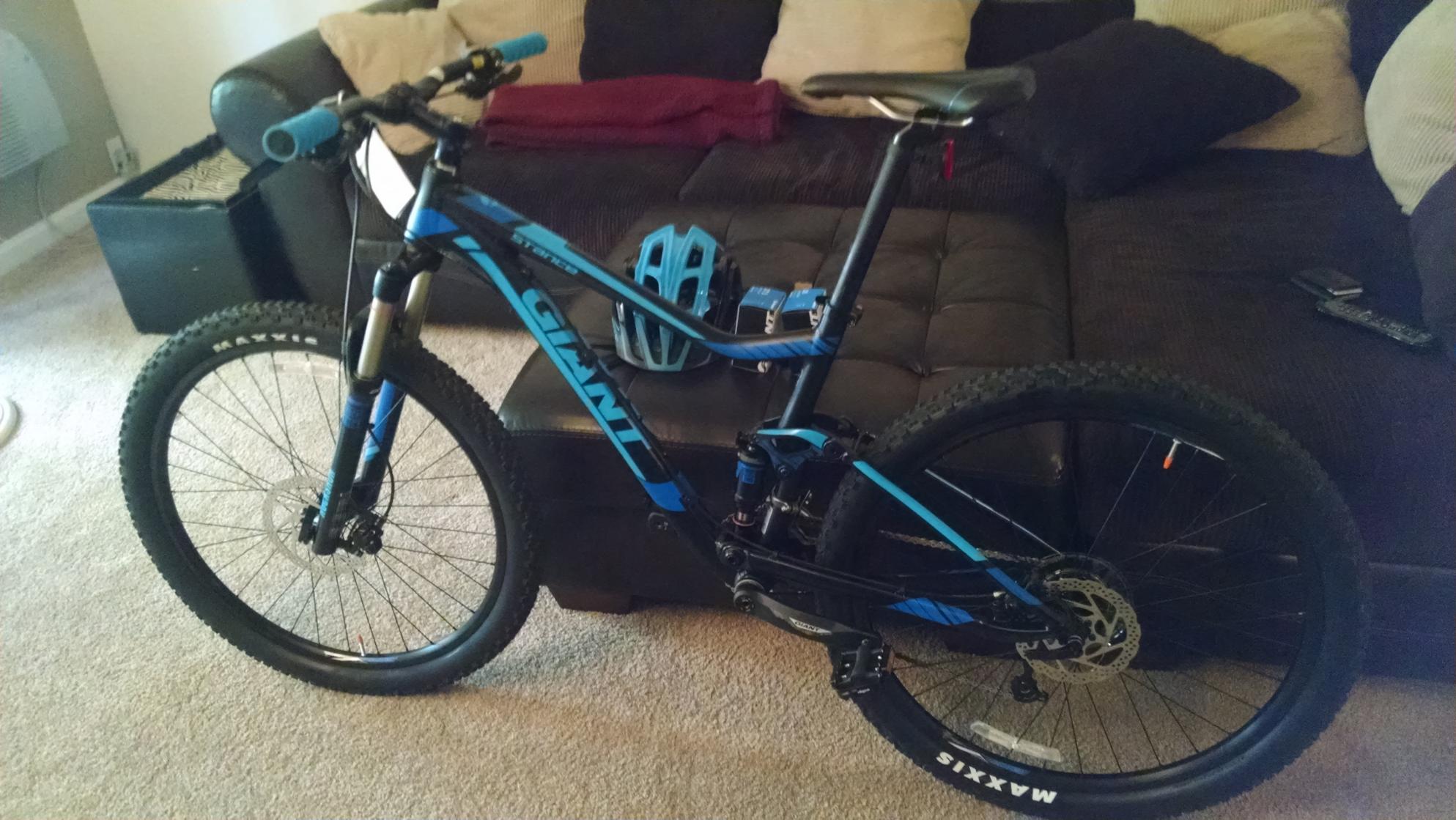 2015 Giant Stance Black and Blue