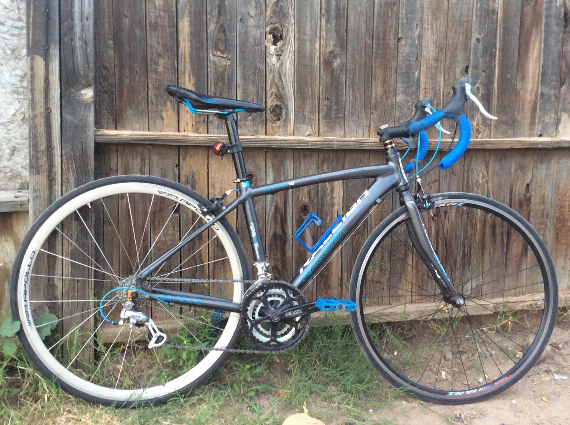 2011 Raleigh Revenio 1.0  Silver or Gray