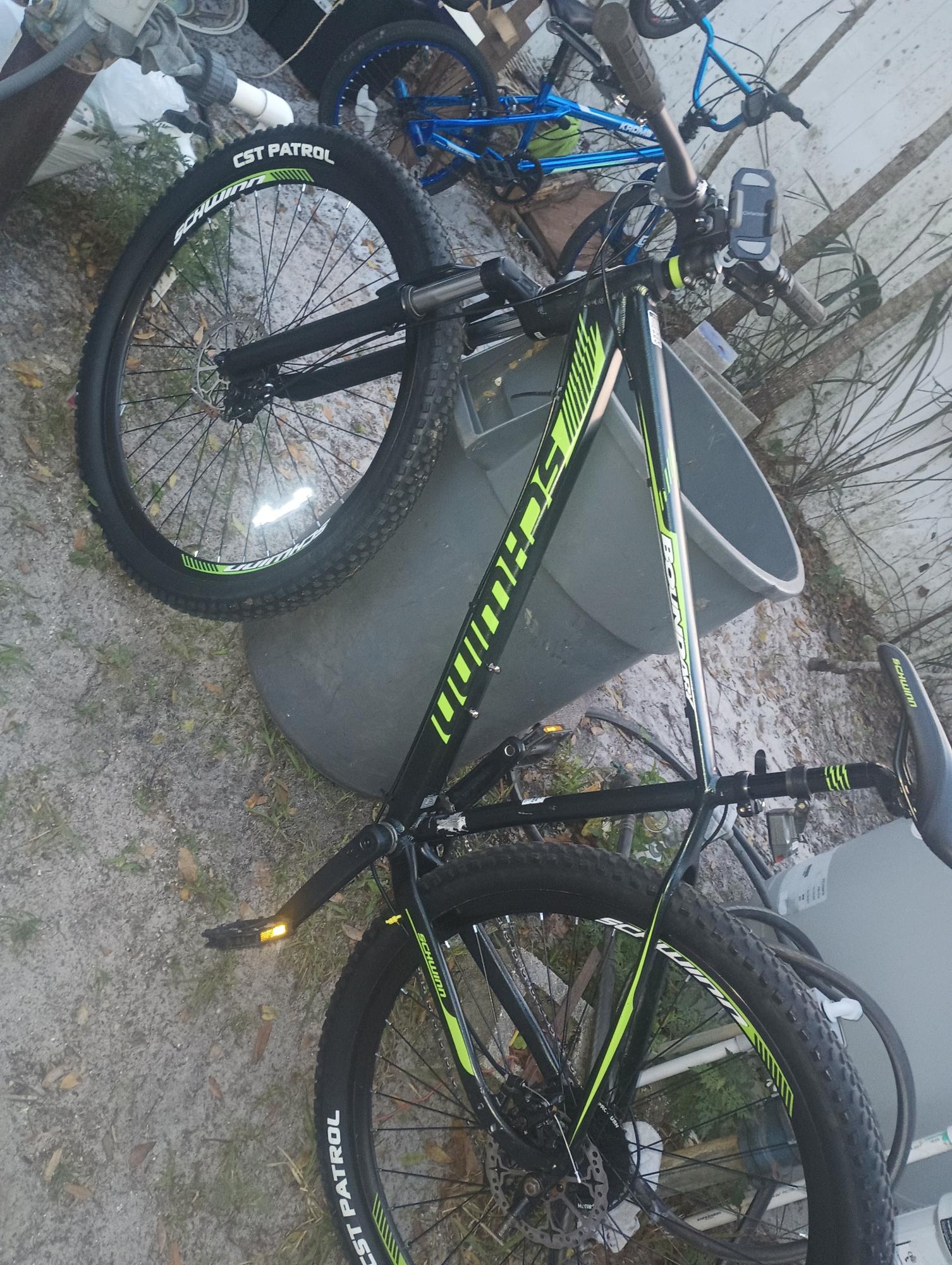 2023 Schwinn 370549 Black