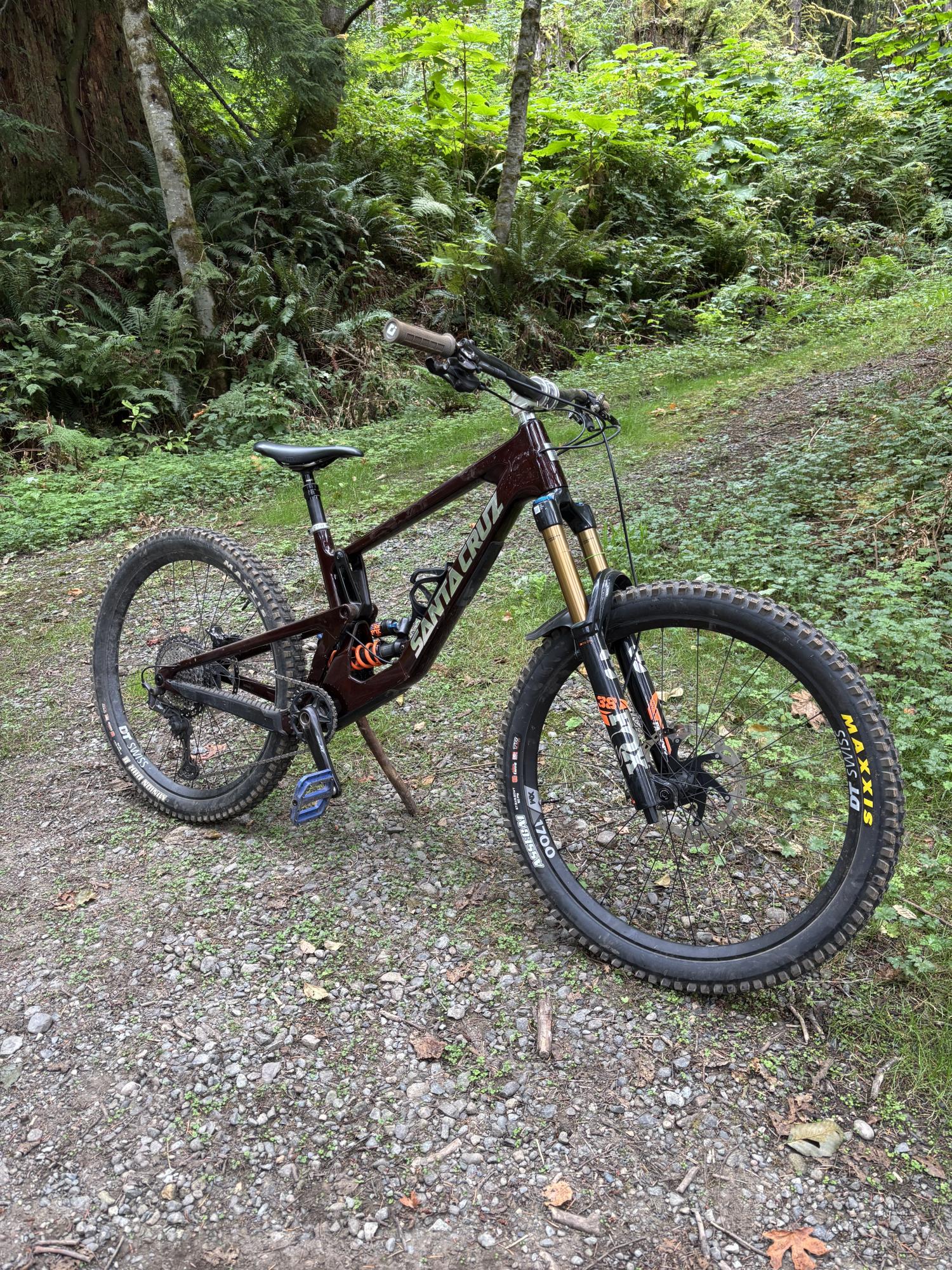 2022 Santa Cruz Nomad Purple