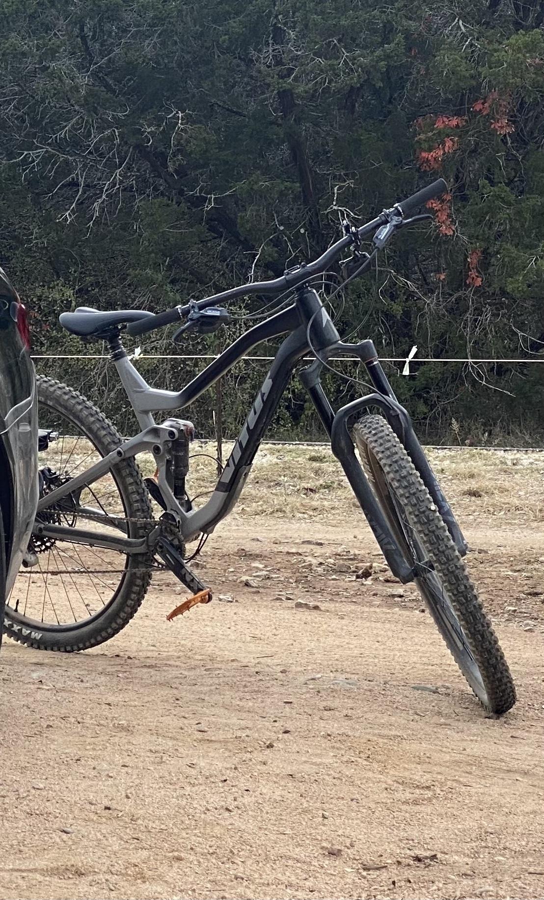 2020 Vitus ESCARPE 29 VR Black and Silver, gray or bare metal