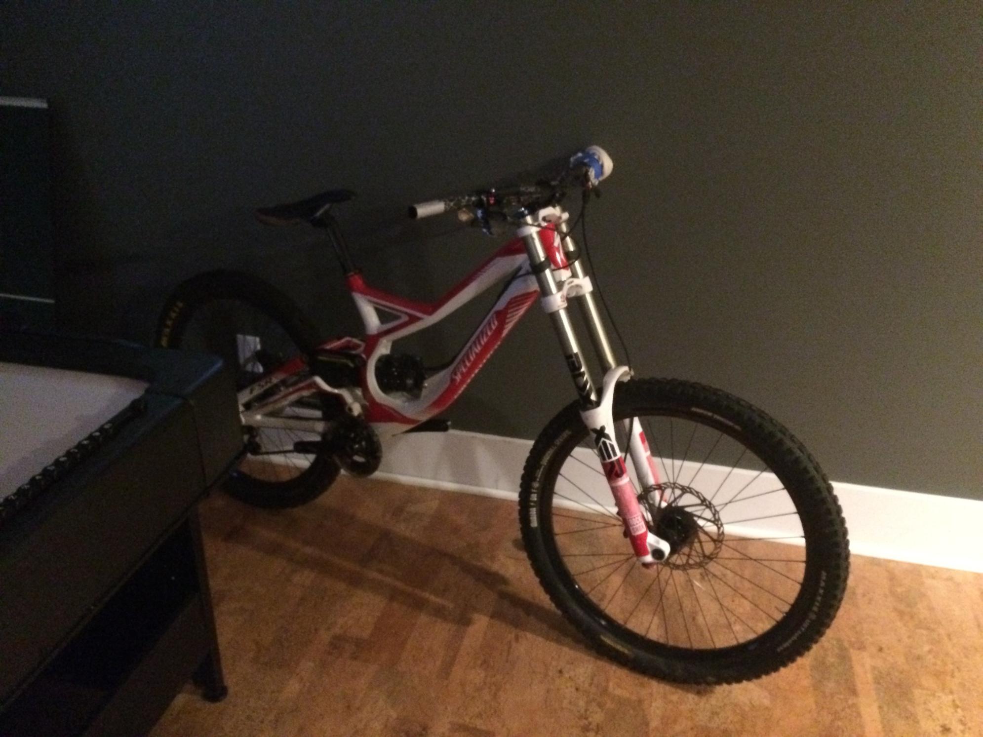 2011 Specialized Demo 8 II White and Red