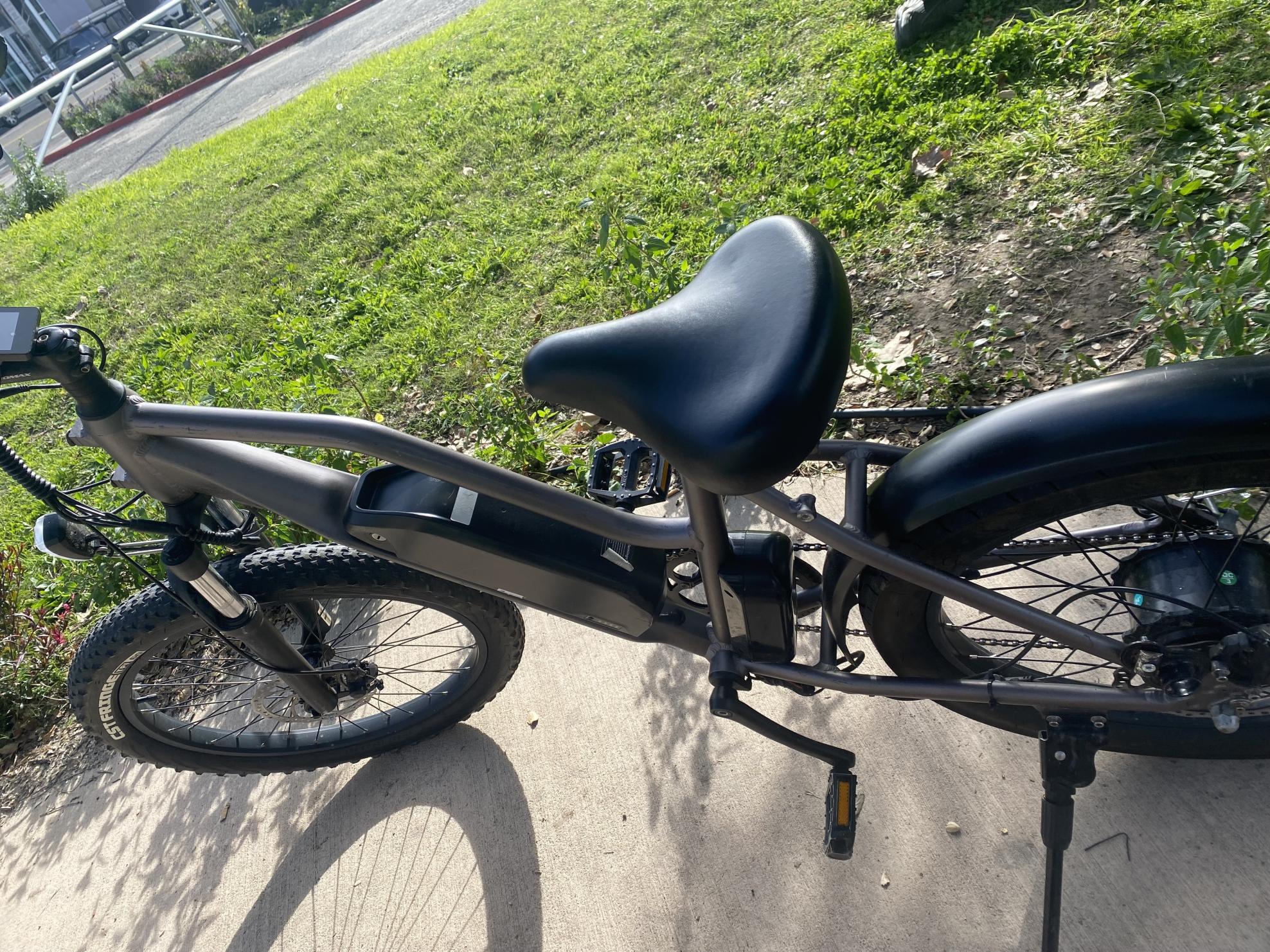 Happy Silver, gray or bare metal