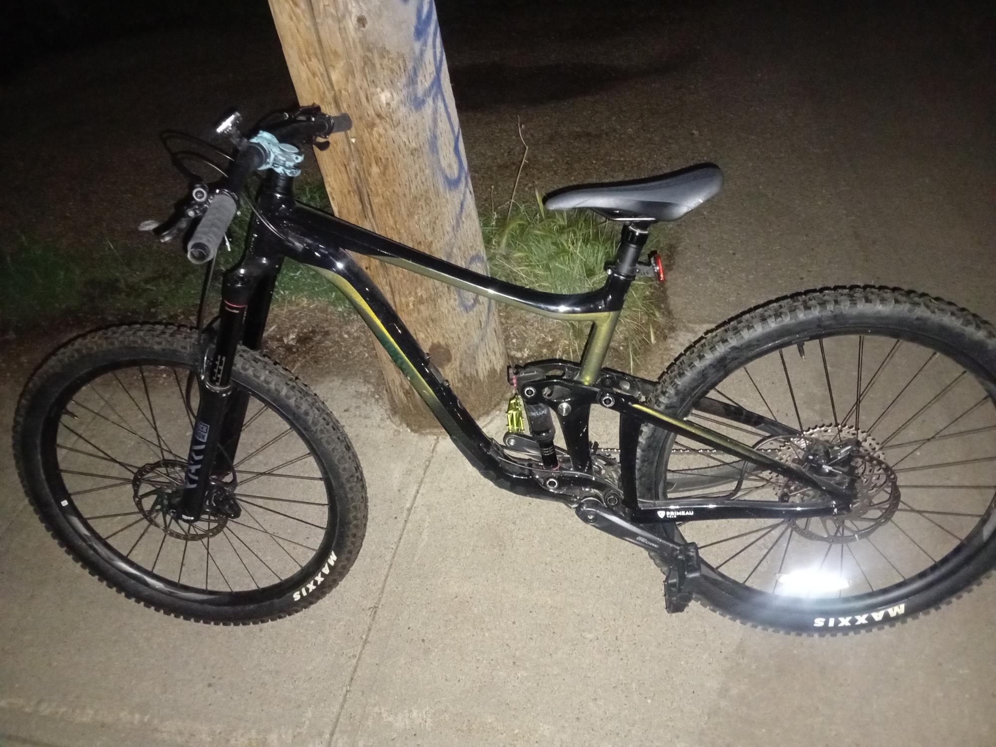 2021 Giant Trance Black and Yellow or Gold