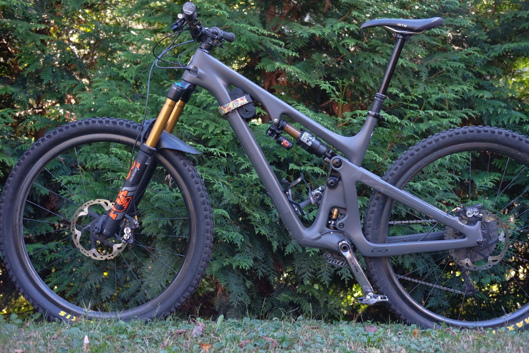 2021 Yeti LR130 Silver, gray or bare metal