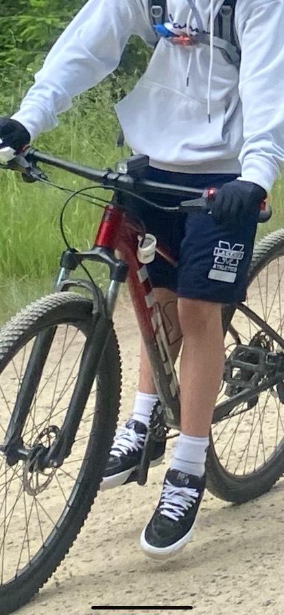 2022 Trek Marlin 6 Red and Black