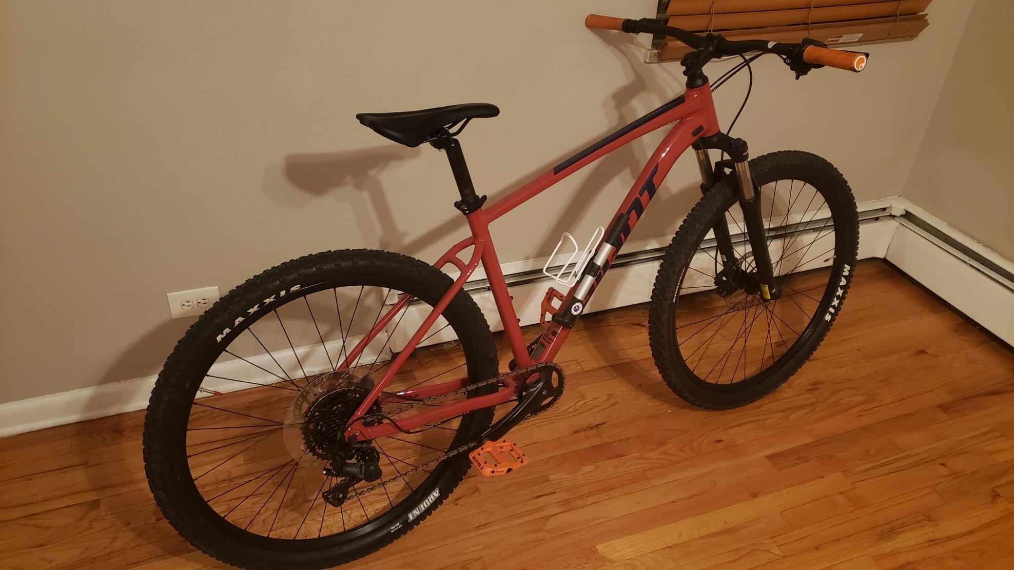 2021 Giant Talon 2 29er Red
