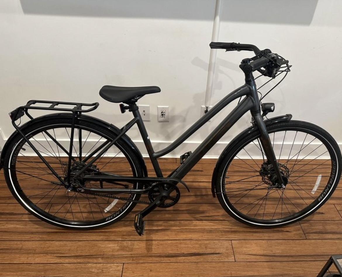 2022 Trek District 4 EQ Stagger US Black and Silver, gray or bare metal