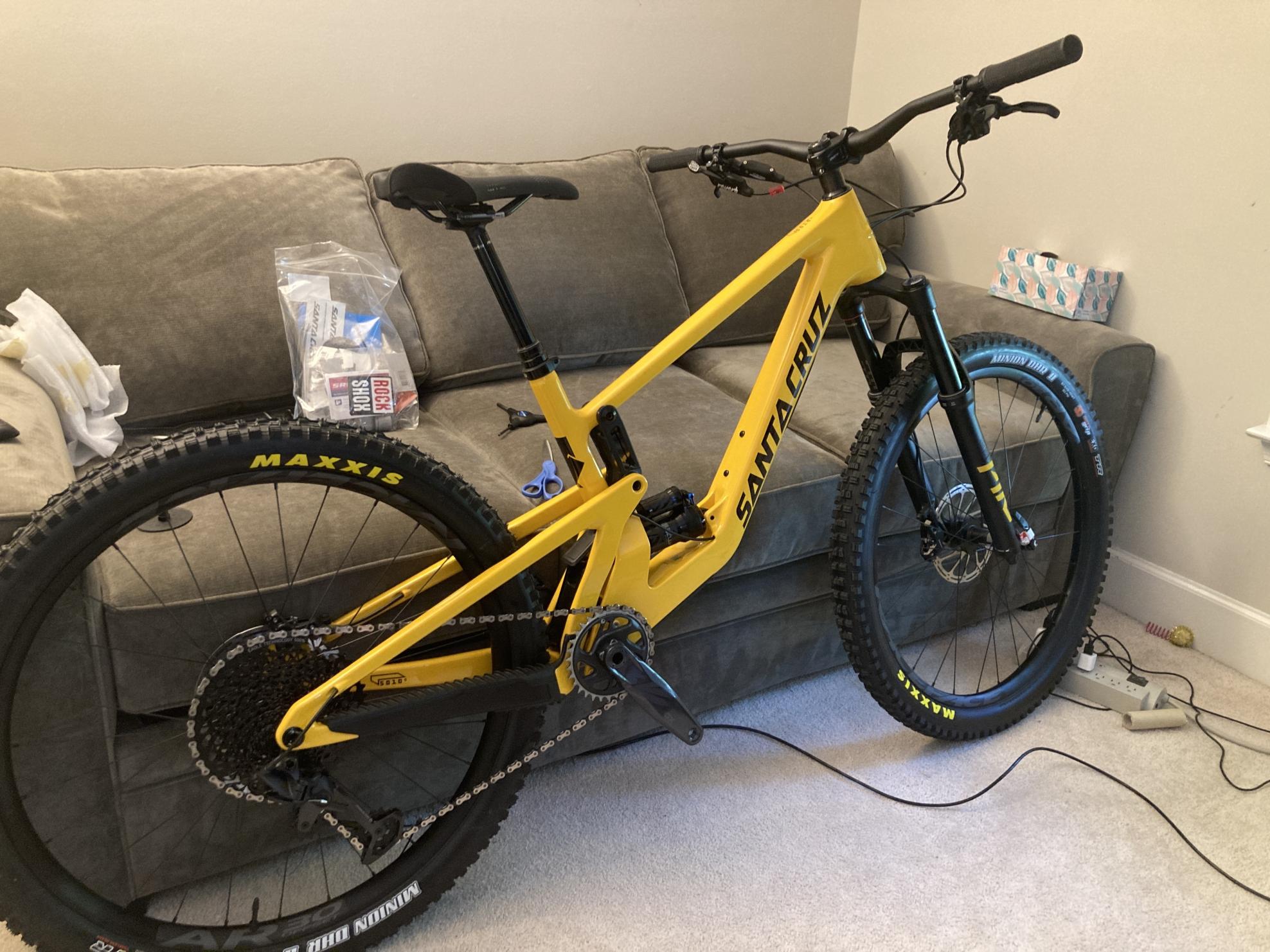 2022 Santa Cruz 5010 S Yellow or Gold