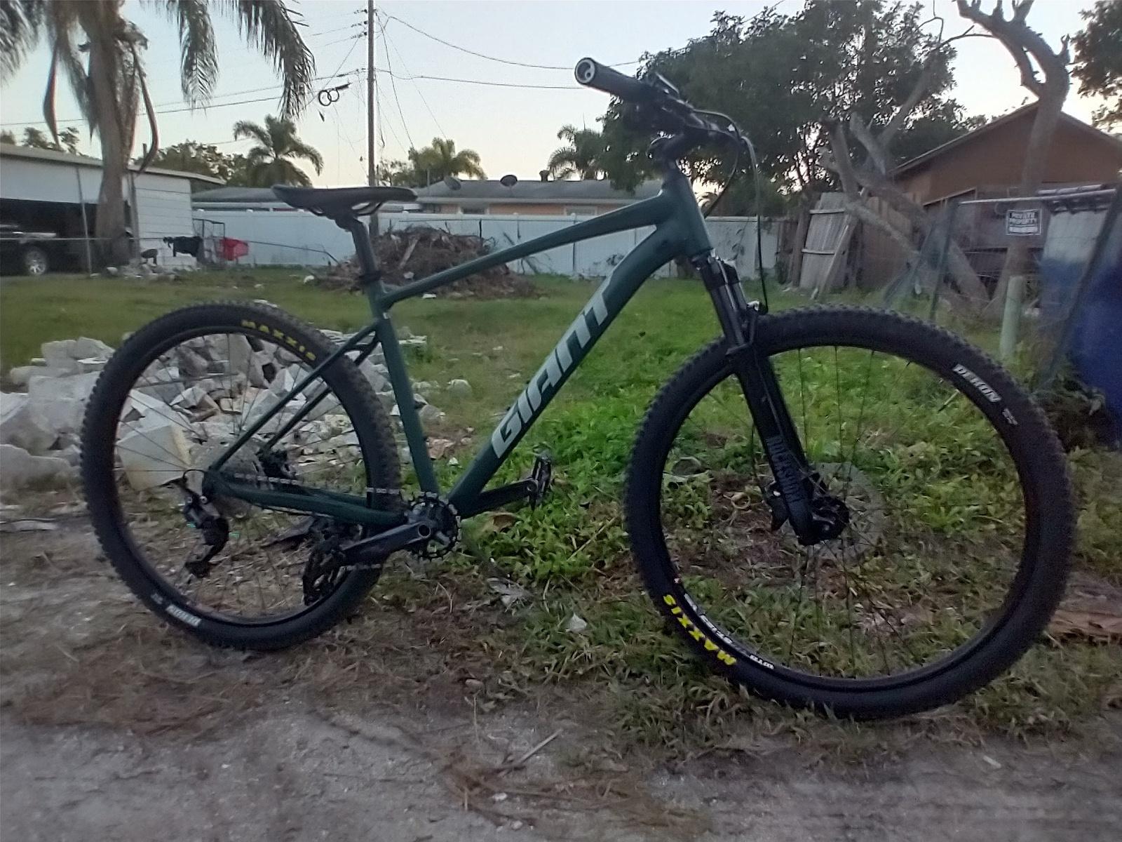 2022 Giant Talon 4 Green