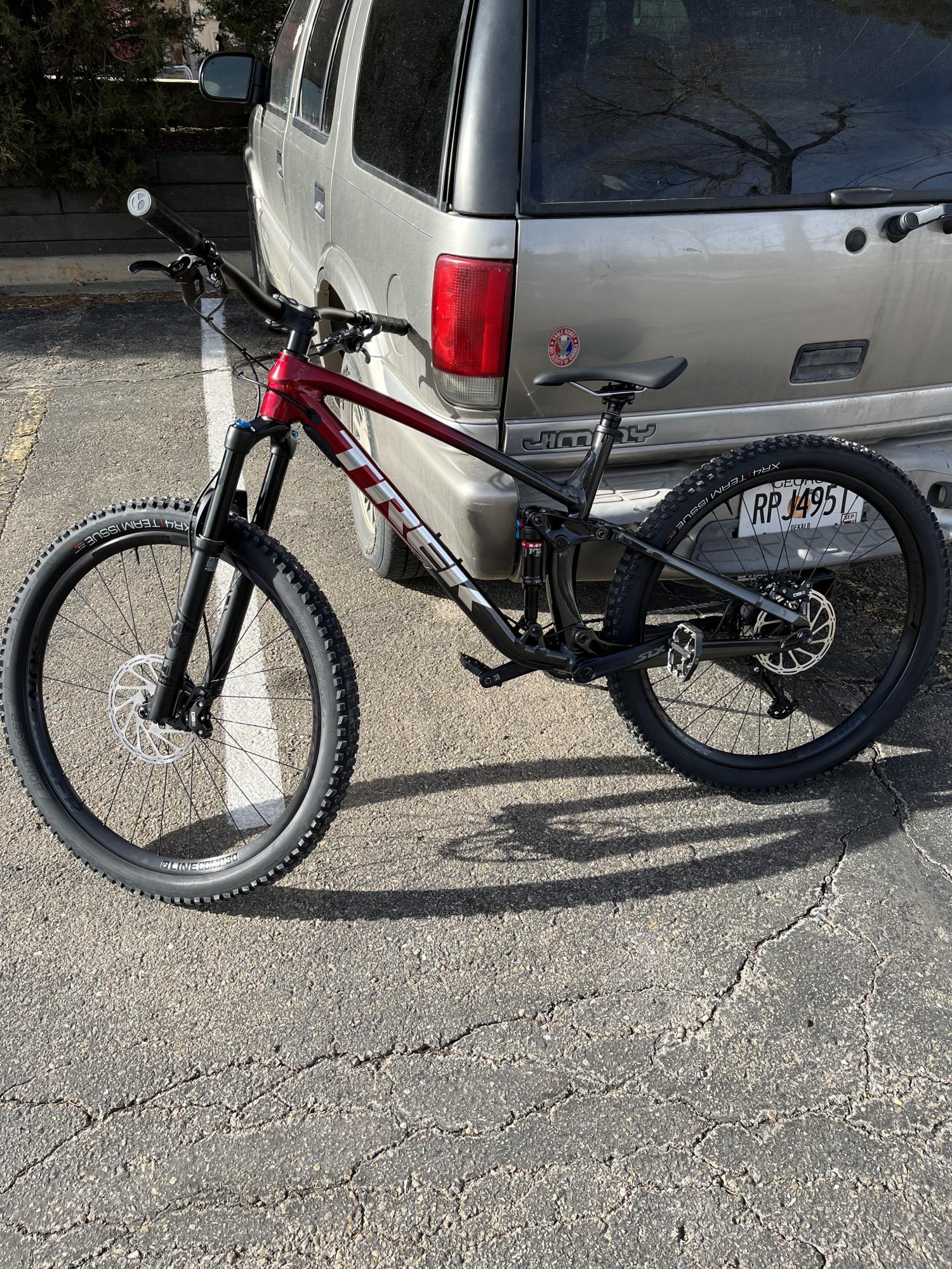 2022 Trek Fuel EX 8 Black and Red